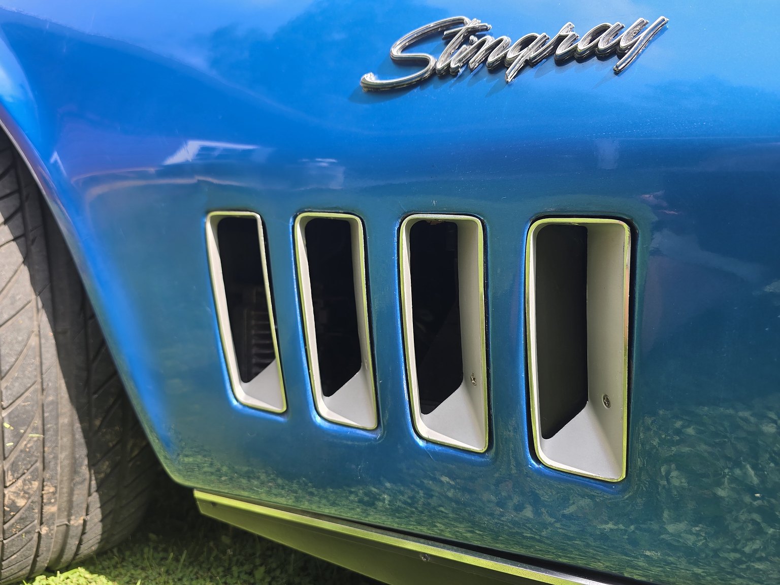 Exterior image of 1969 Chevrolet Corvette Stingray 6.0 V8