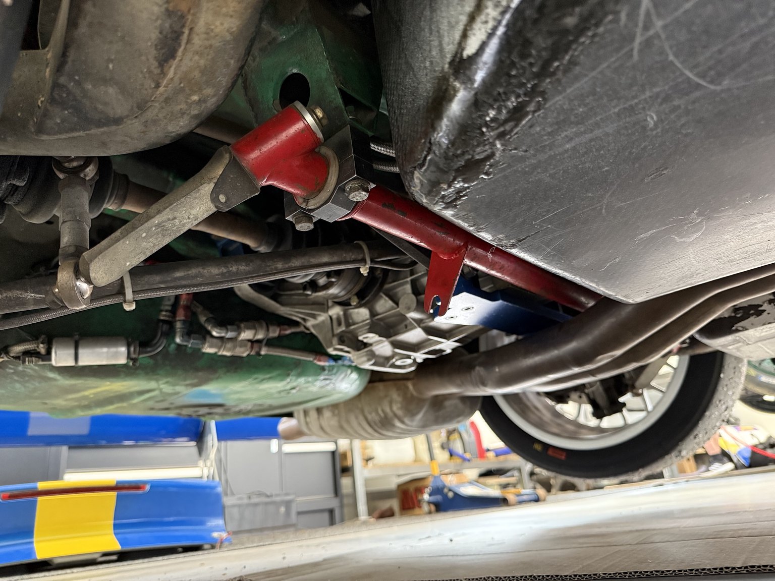 Image of 1993 BMW E36 Super Touring mechanics