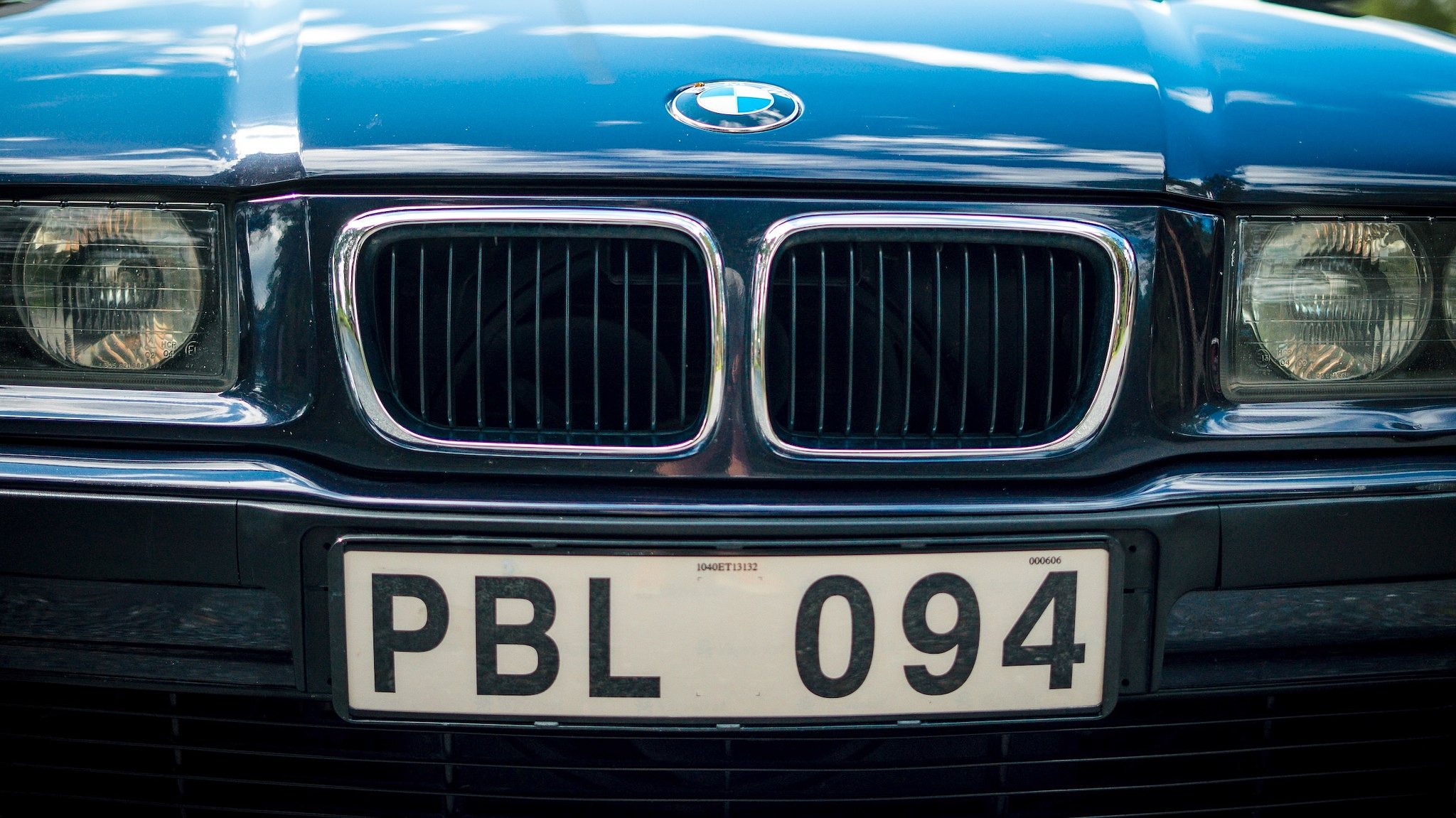 Exterior image of 1997 BMW 328i Coupé Automatisk