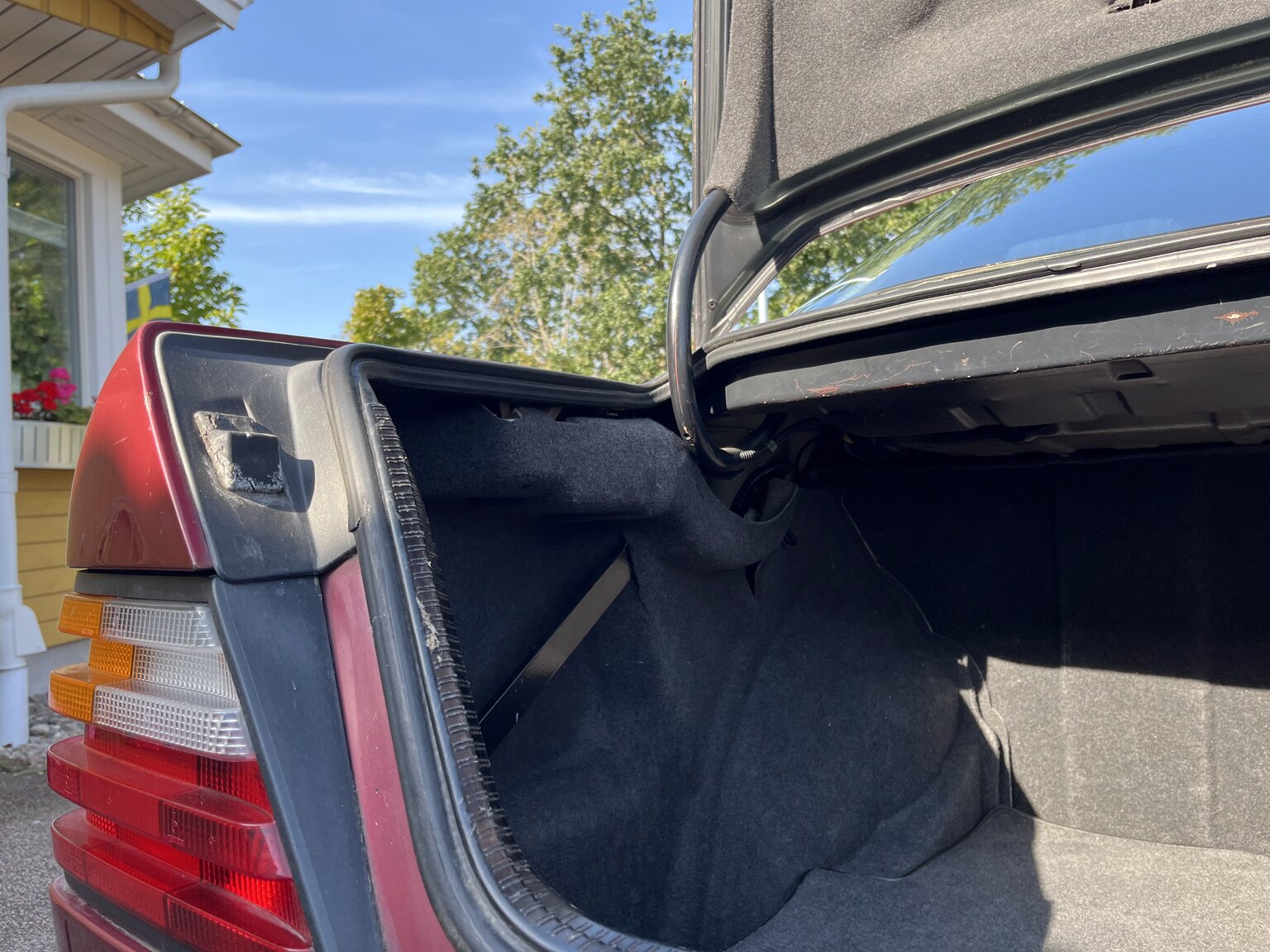 Interior image of 1990 Mercedes-Benz 230 E