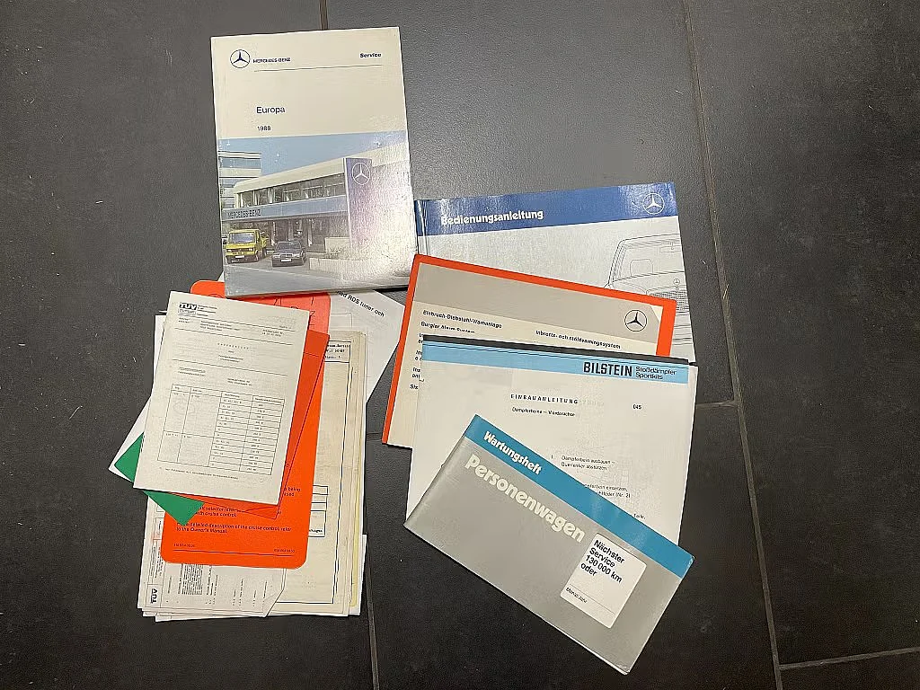 Dokumentation för 1988 Mercedes-Benz 300 CE (1)