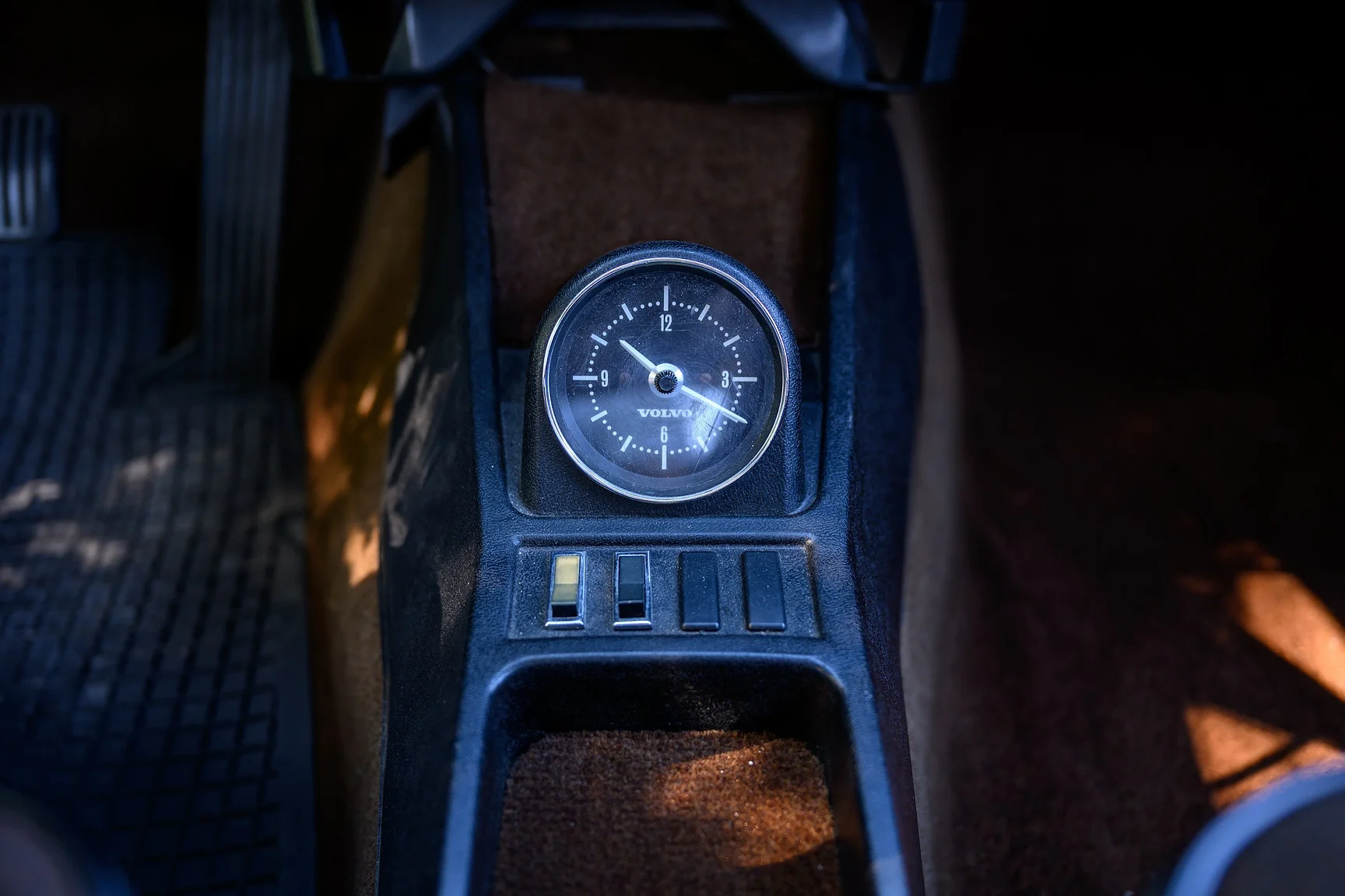 Interior image of 1971 Volvo 144 2.0 Automatic (36)