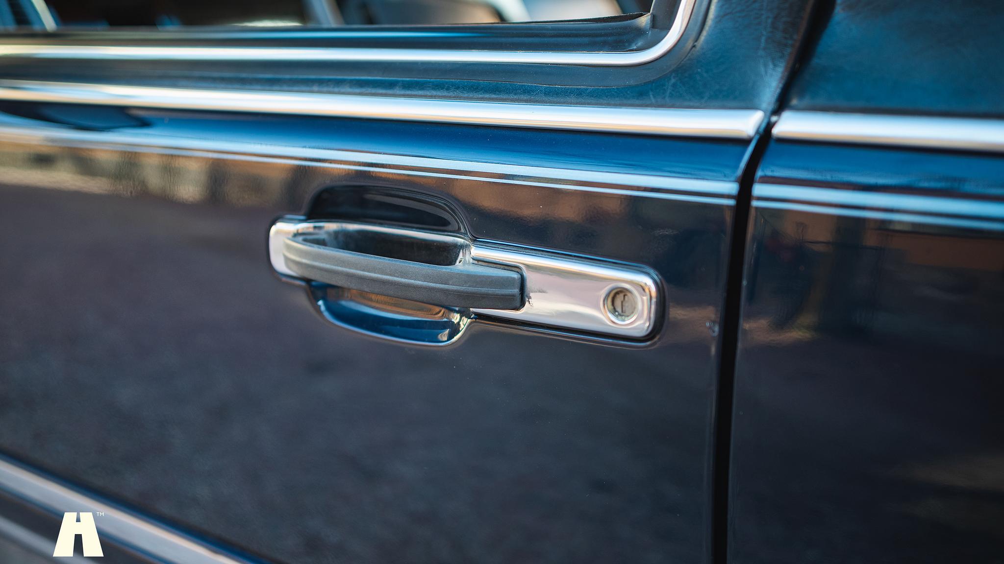 Exterior image of 1992 Lincoln Town Car Limousine 