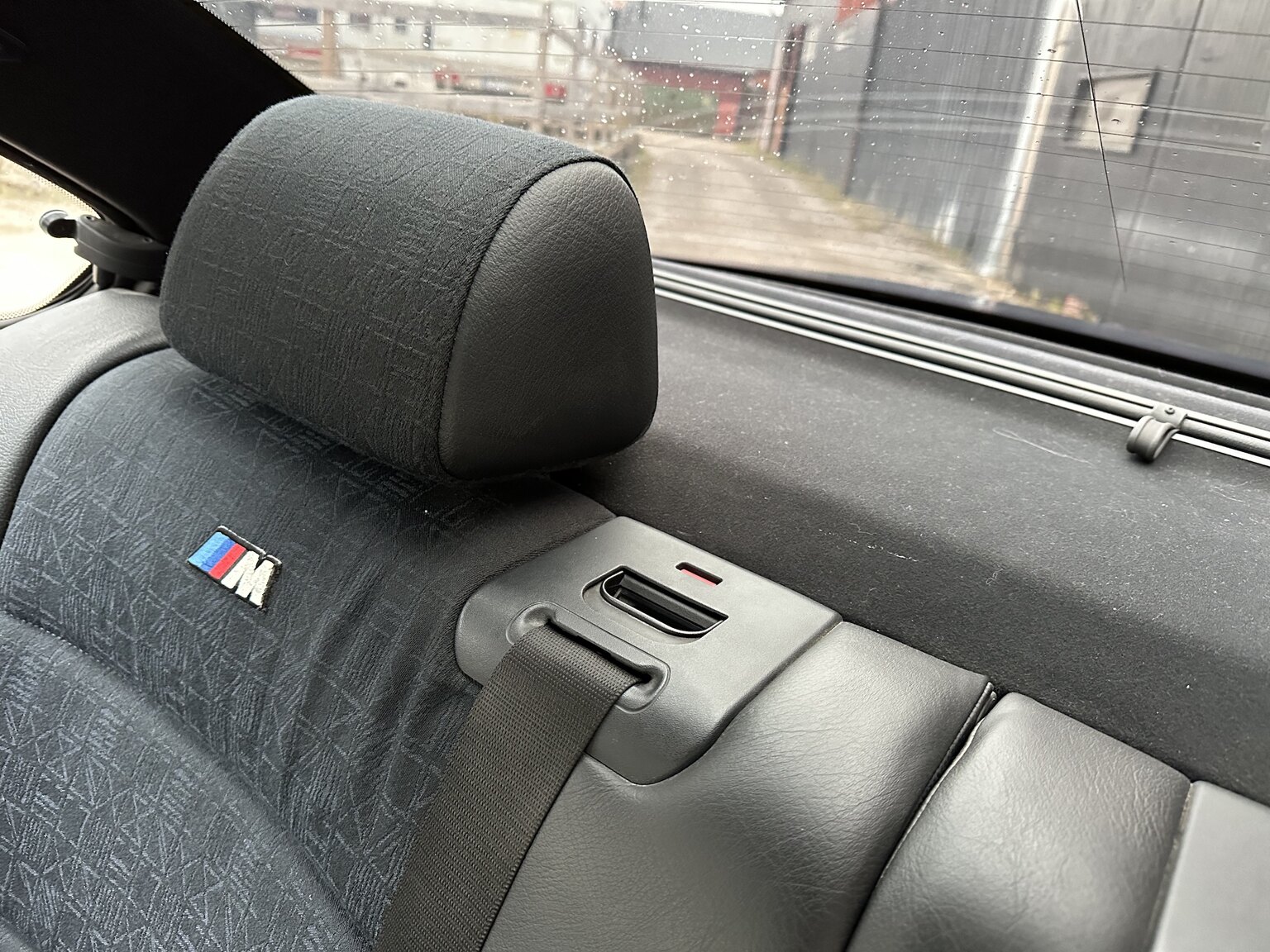 Interior image of 1996 BMW 328i Coupé E36 M-Sport (23)