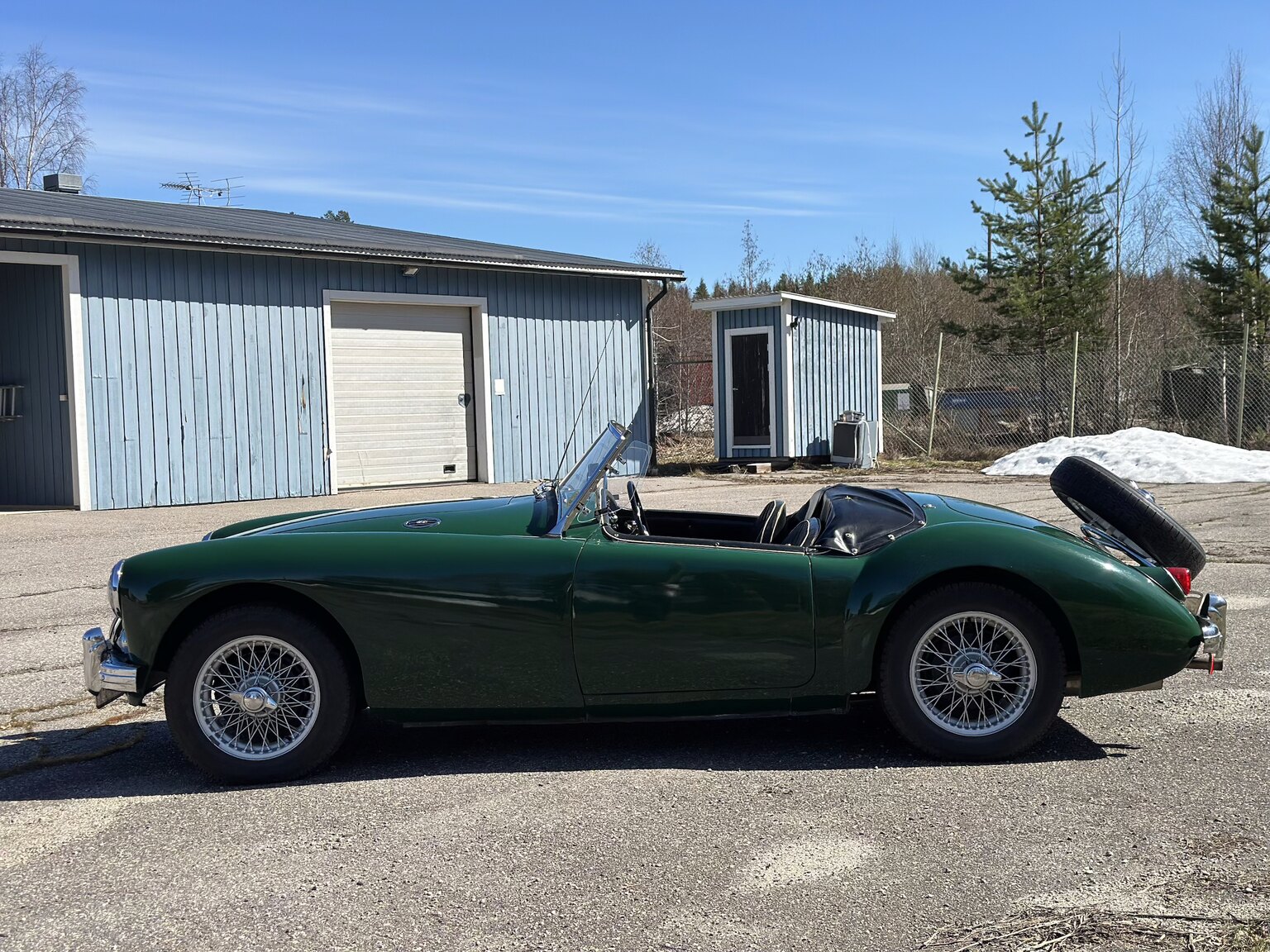 Exterior image of 1957 MGA Roadster (10)