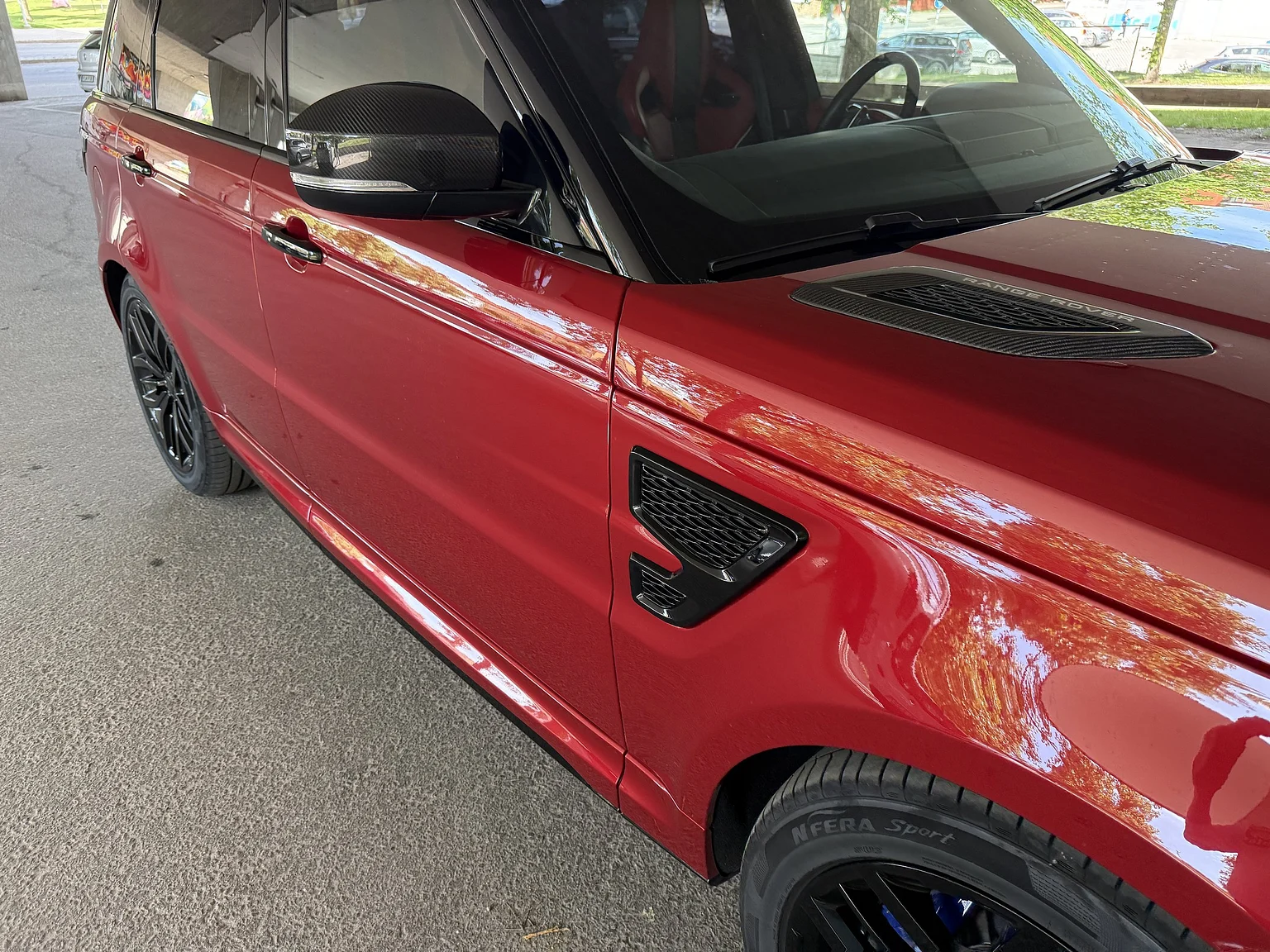 Exteriörbild på 2017 Range Rover Sport SVR (51)