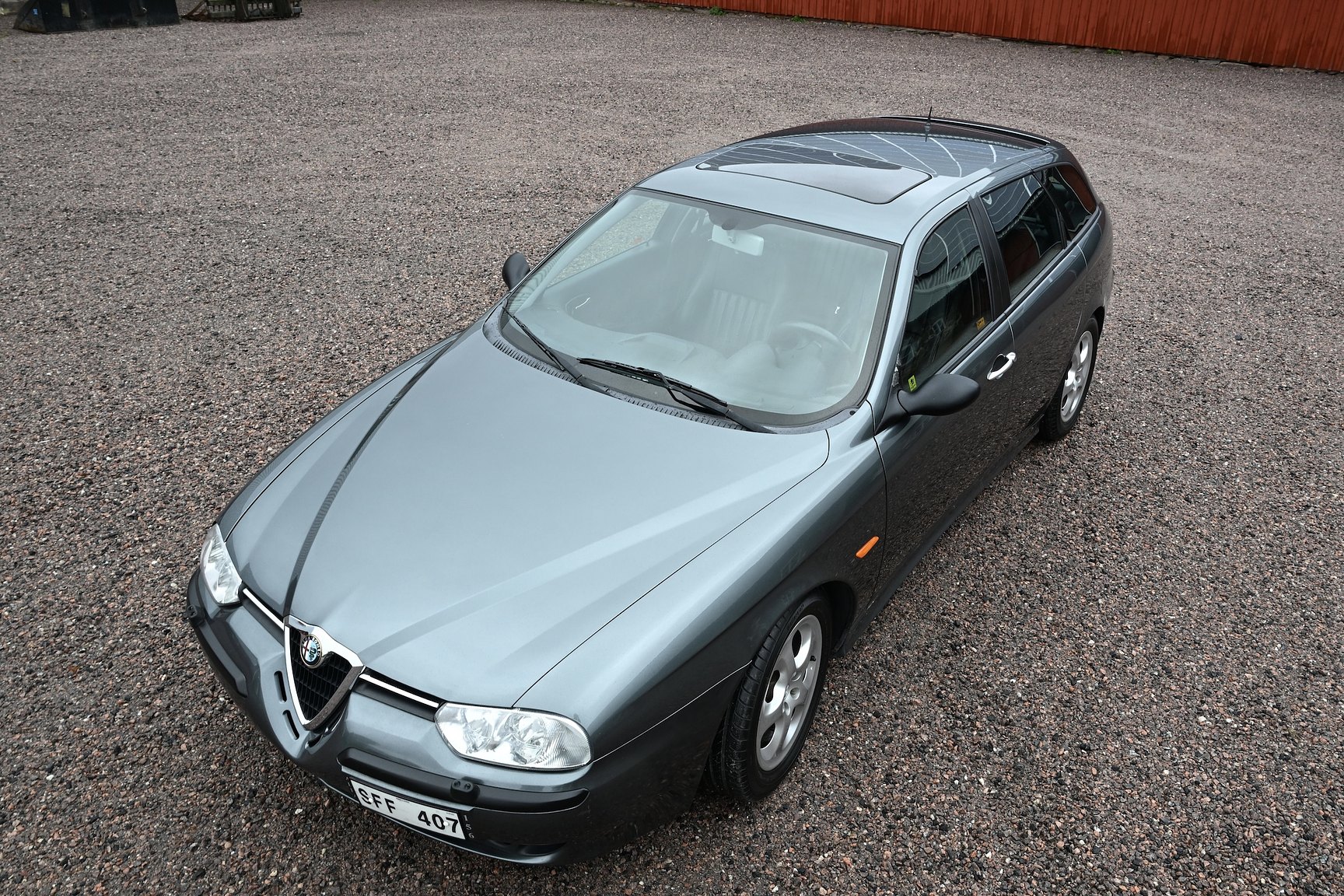 Exteriörbild på 2000 Alfa Romeo 156 Sportwagon TS Selespeed Distinctive