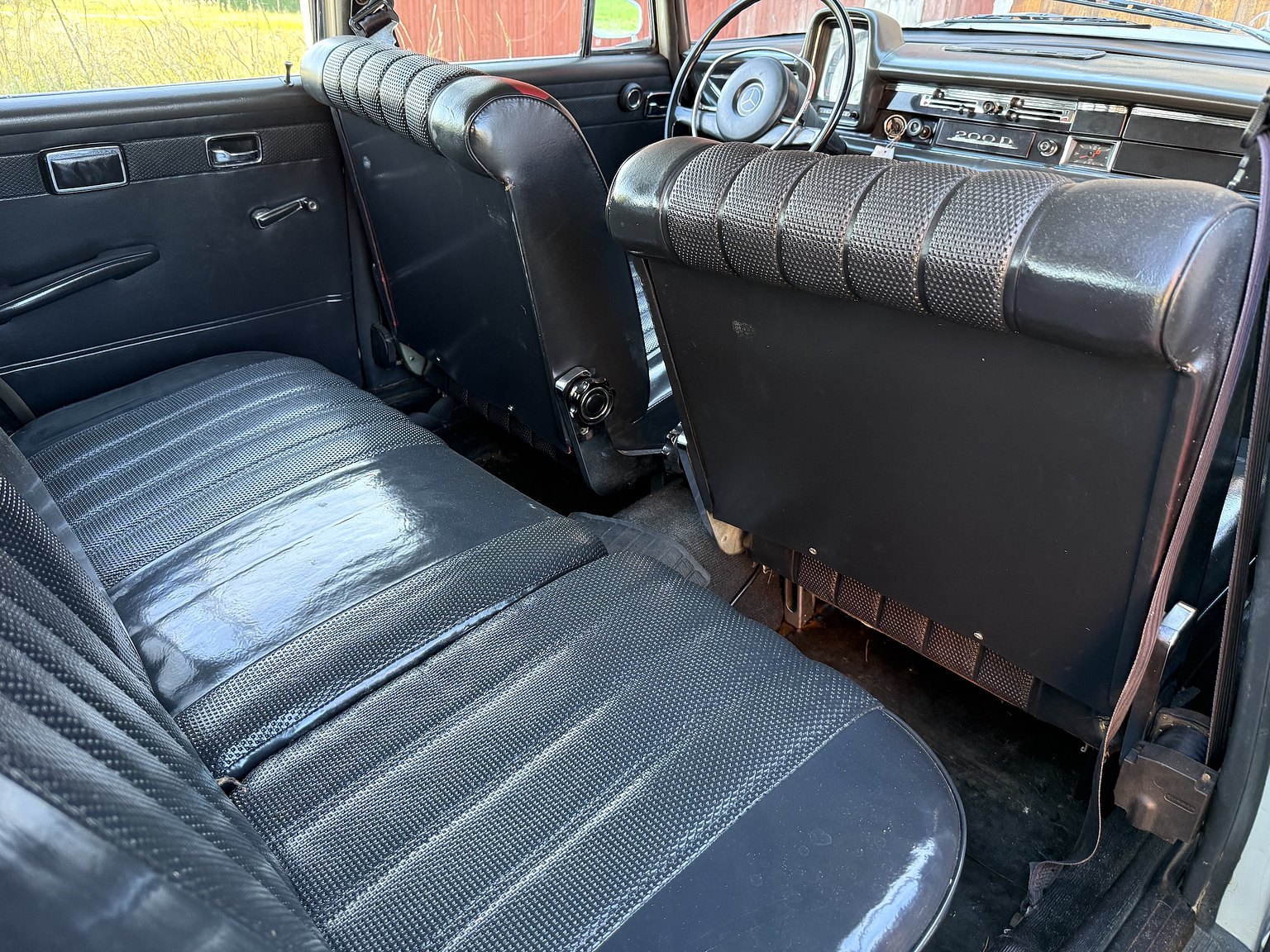 Interiörbild 1967 Mercedes-Benz 200D Safari