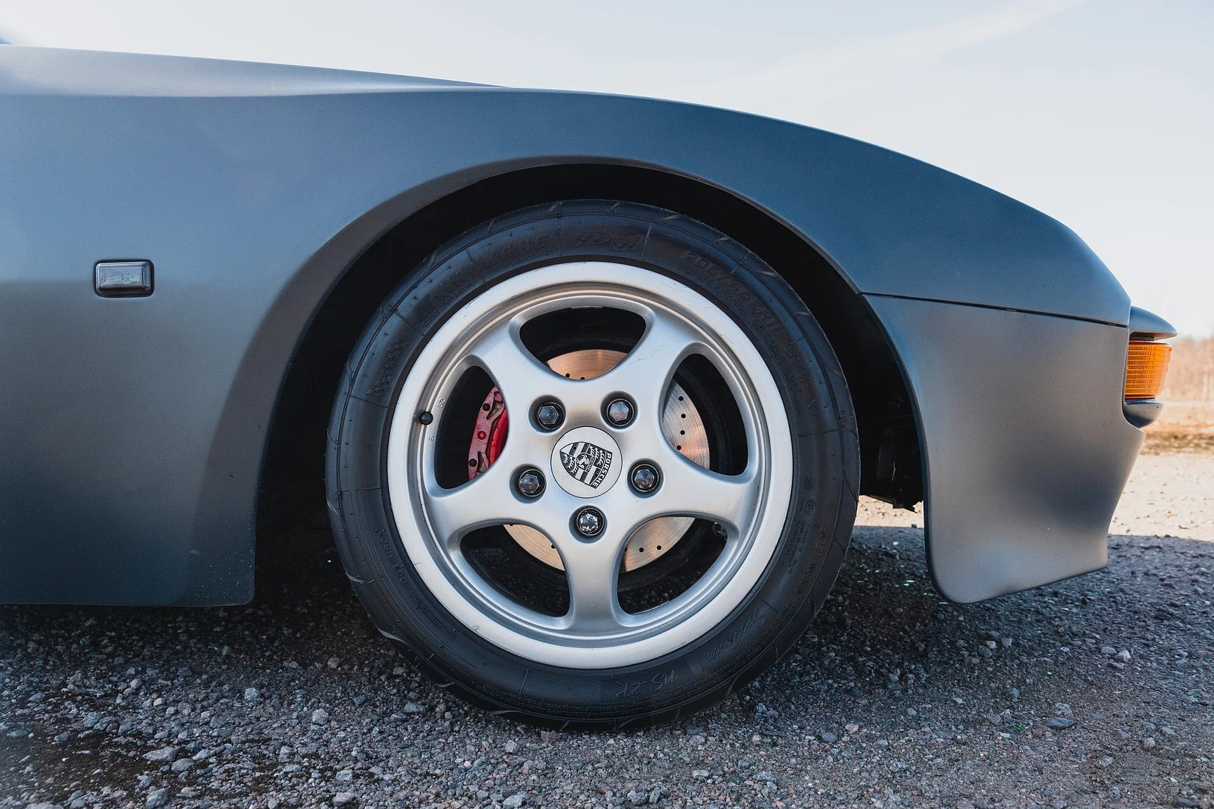 Aussenfoto 1982 Porsche 944 Trackday (19)