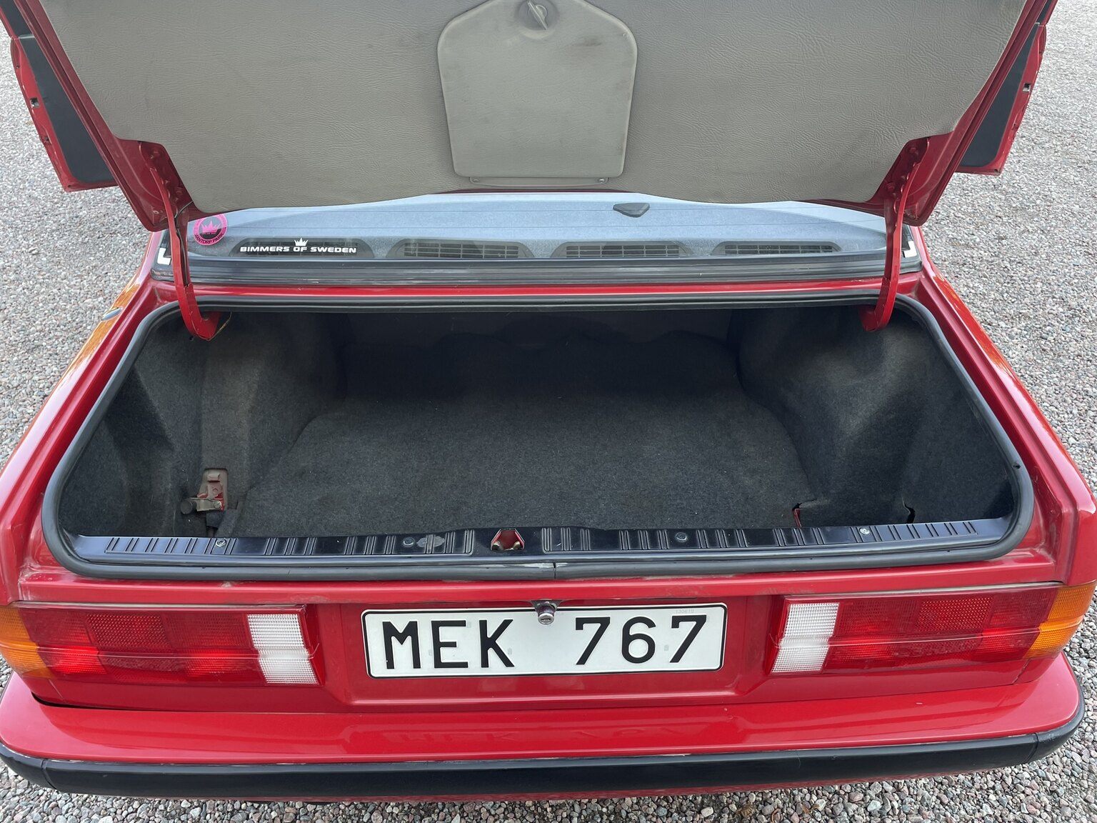 Interior image of 1987 BMW 320i