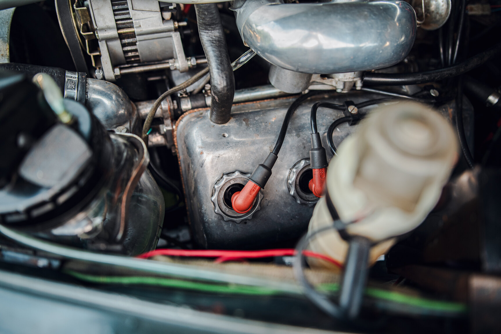 Image of 1965 Daimler 250 V8 mechanics