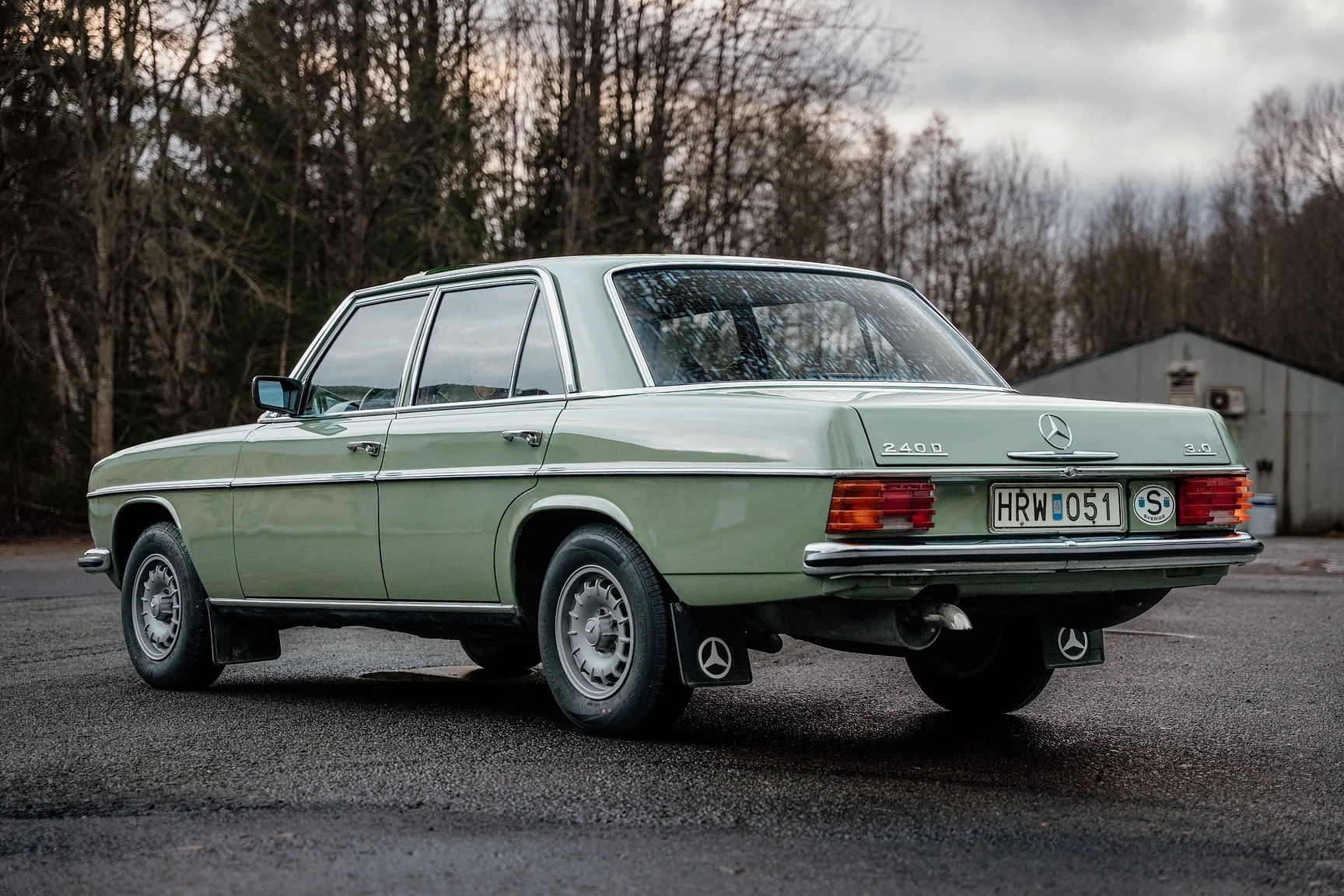 Exterior image of 1975 Mercedes-Benz 240 D 3.0 (6)