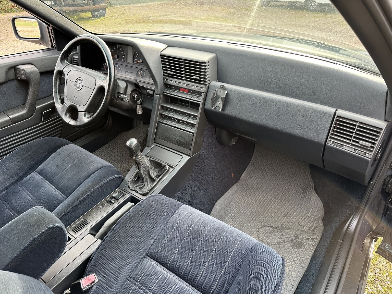 Interior image of 1994 Alfa Romeo 164