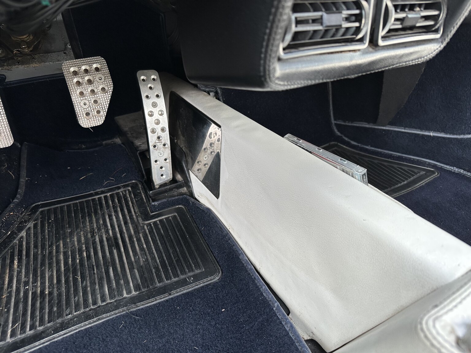 Interiörbild 1986 Ferrari 328 GTS (26)