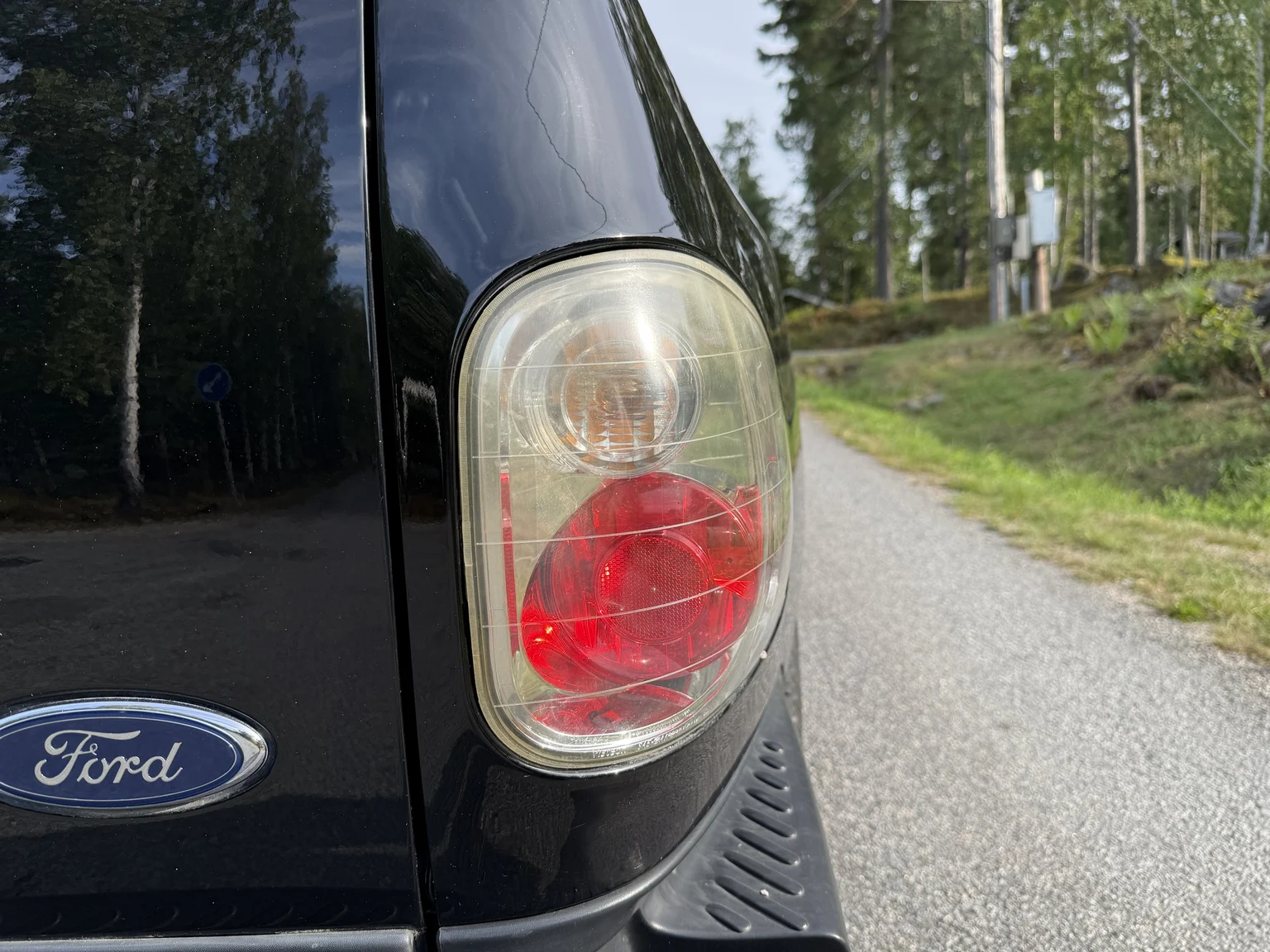 Exterior image of 2002 Ford F-150 SVT Lightning (32)