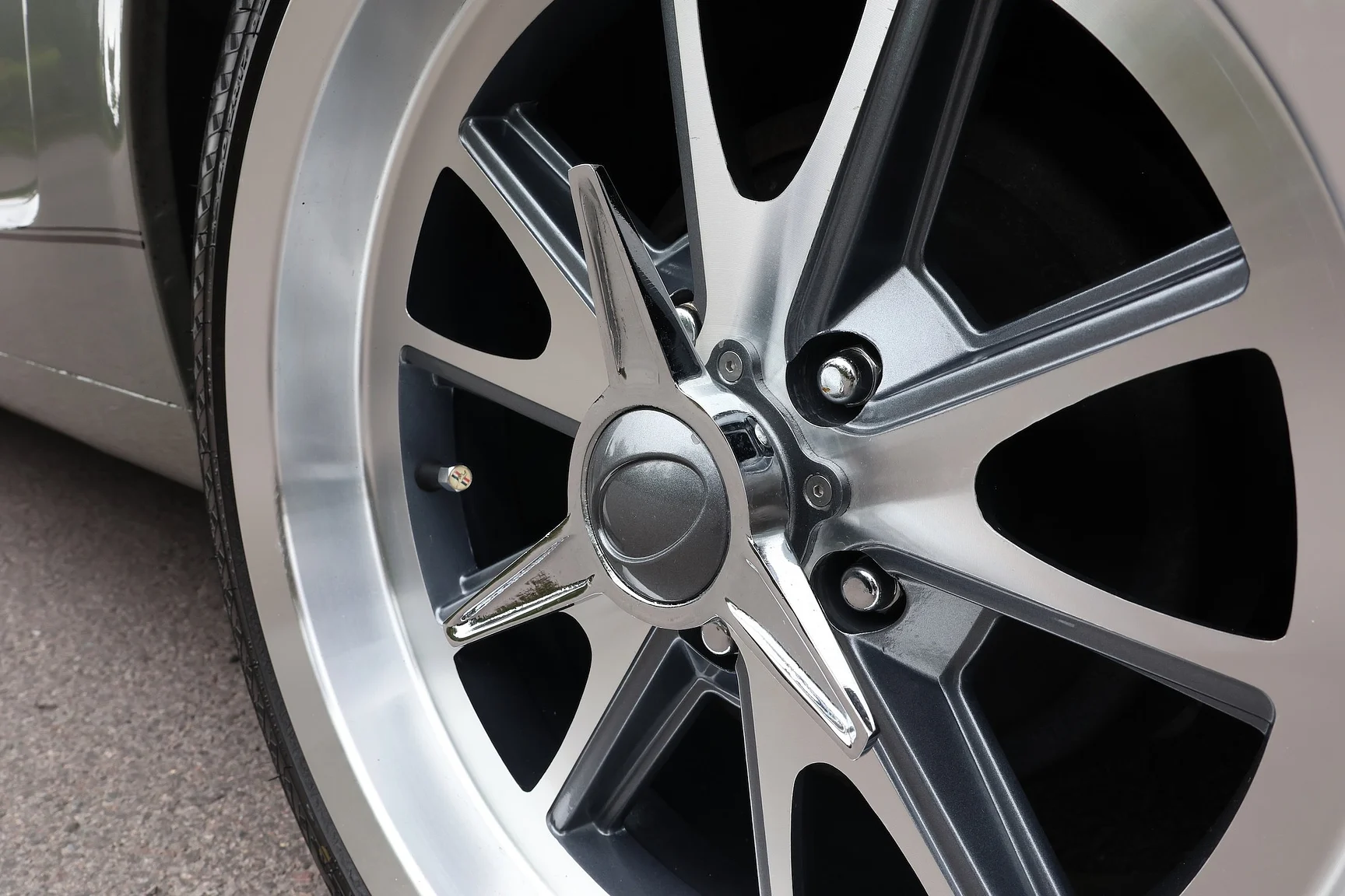 Exterior image of 1965 Ford Mustang Fastback Restomod (21)