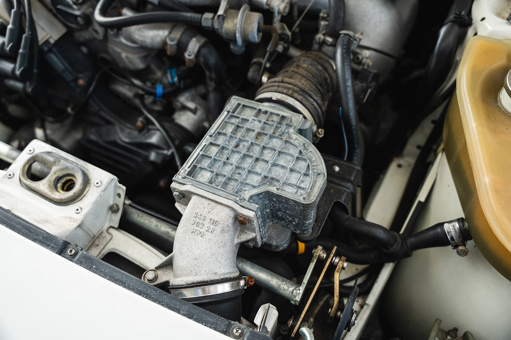 Image of 1990 Porsche 944 S2 Cabriolet  (16) mechanics