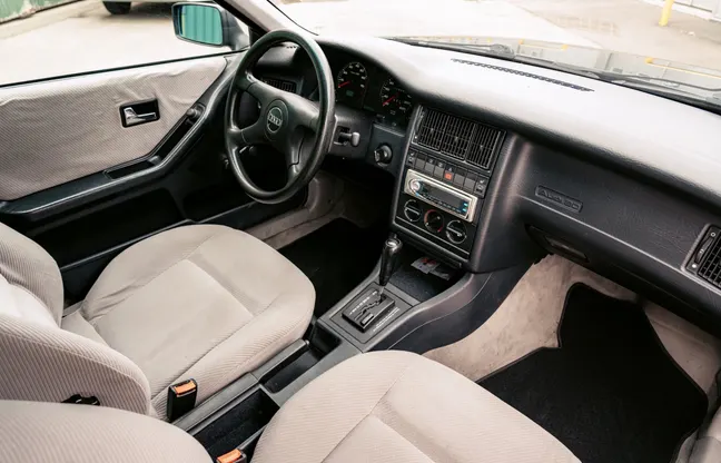 1993 Audi 80 4-dörrar – Innen