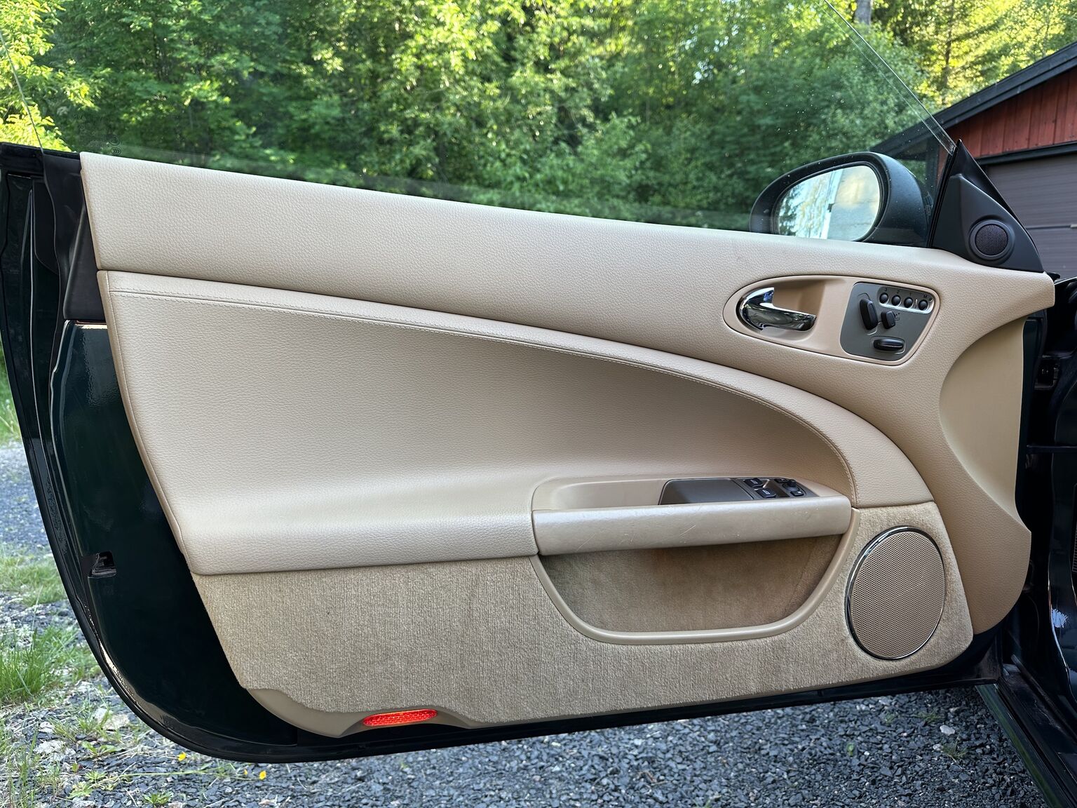 Interior image of 2007 Jaguar XKR (5)