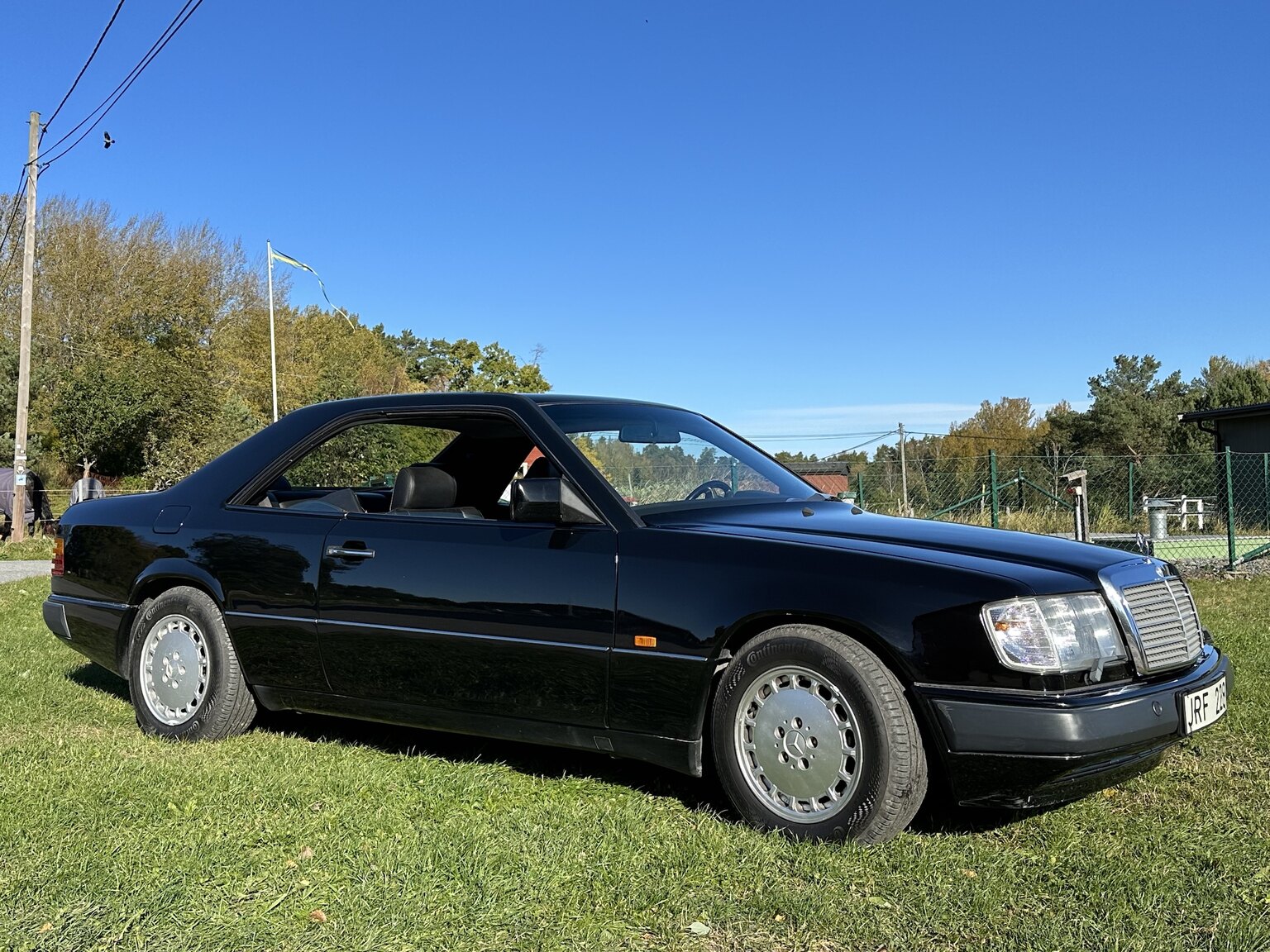 Aussenfoto 1990 Mercedes-Benz 300 CE 24V