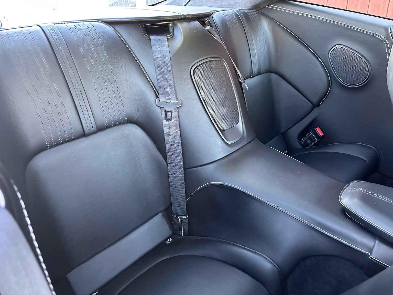 Interiörbild 2018 Aston Martin DB11