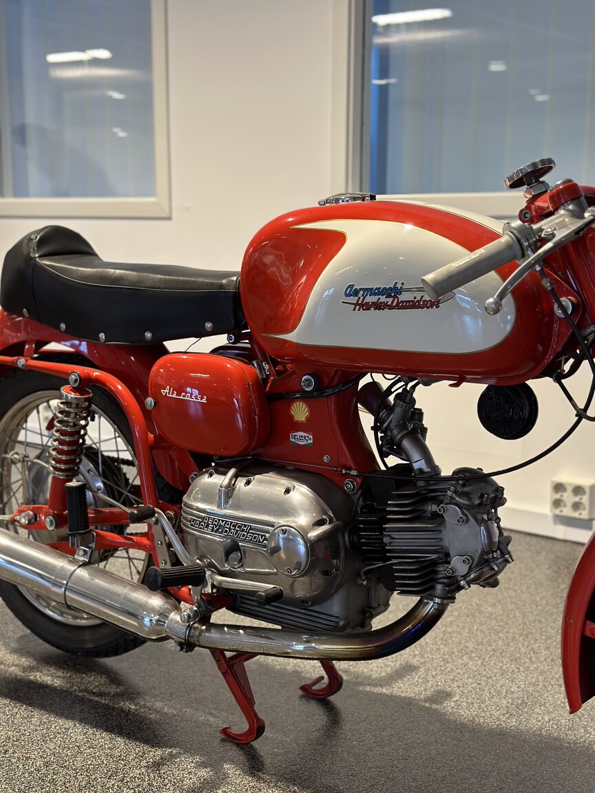 Exterior image of 1963 Aermacchi Harley-Davidson Ala Rossa