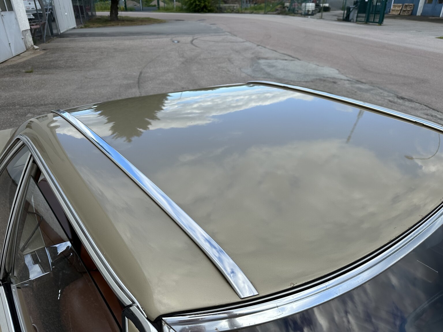 Exteriörbild på 1974 Mercedes benz 450 SL