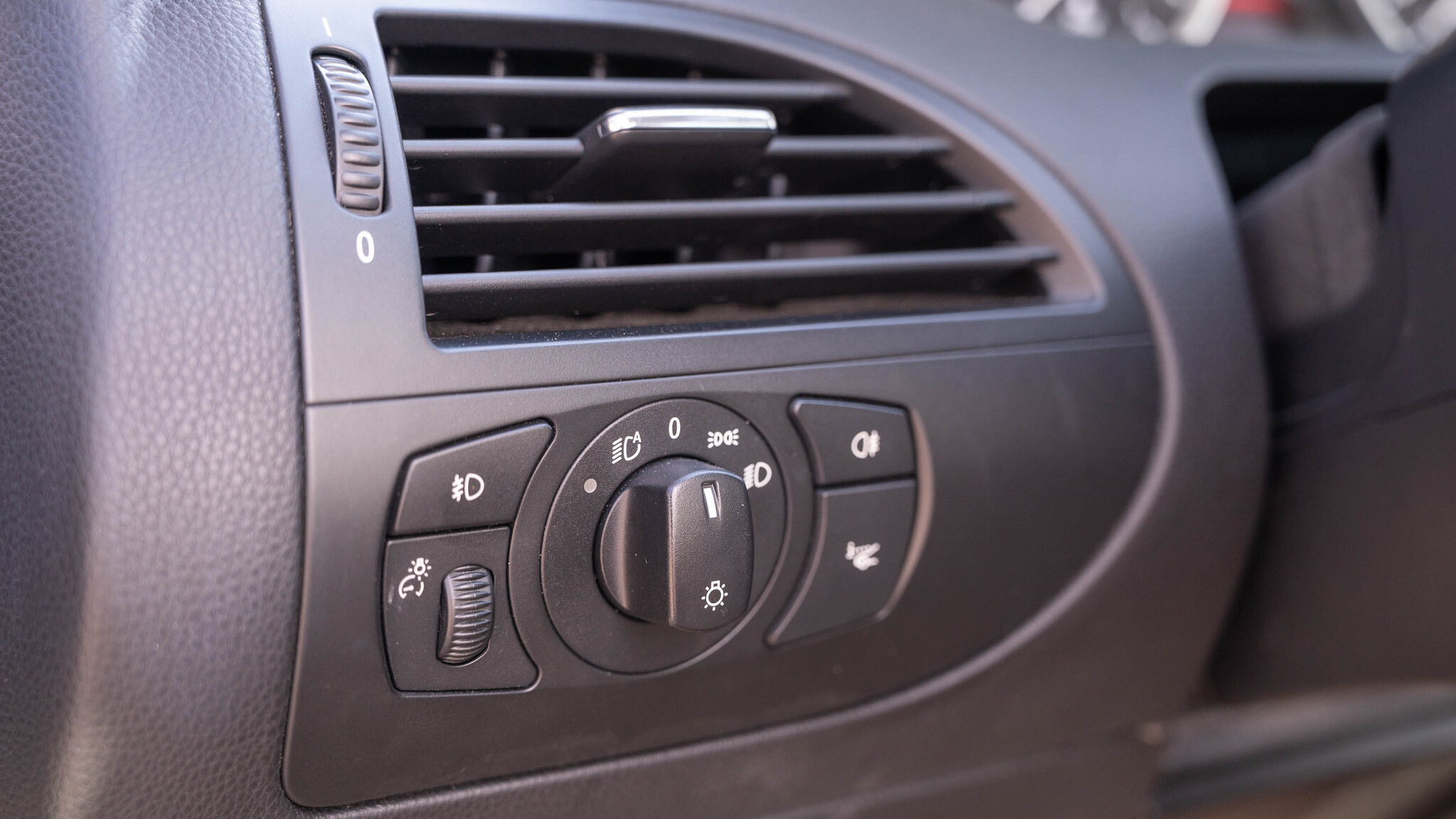 Interior image of 2008 BMW 635d  (13)