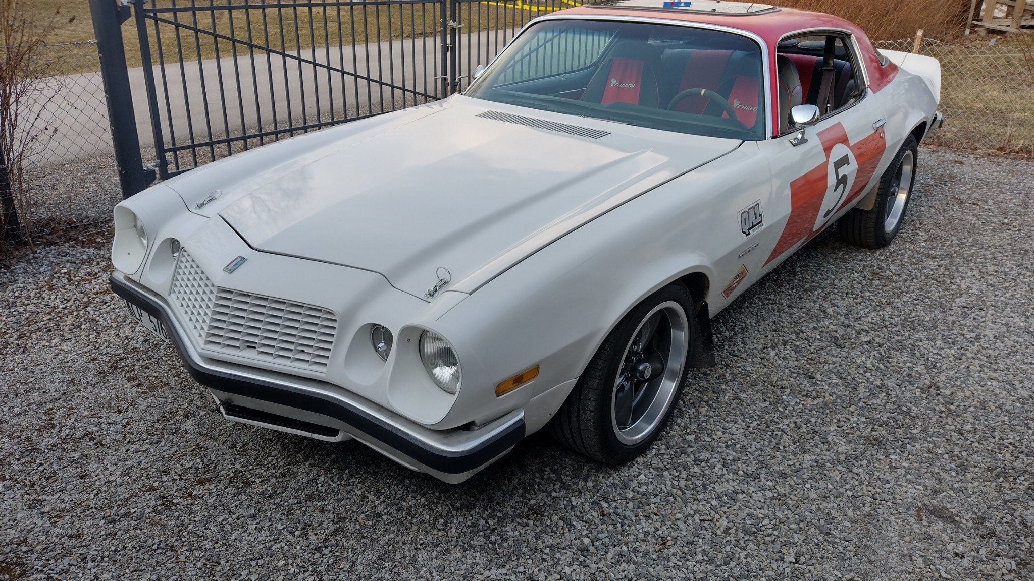 Exteriörbild på 1975 Chevrolet Camaro 307 (66)