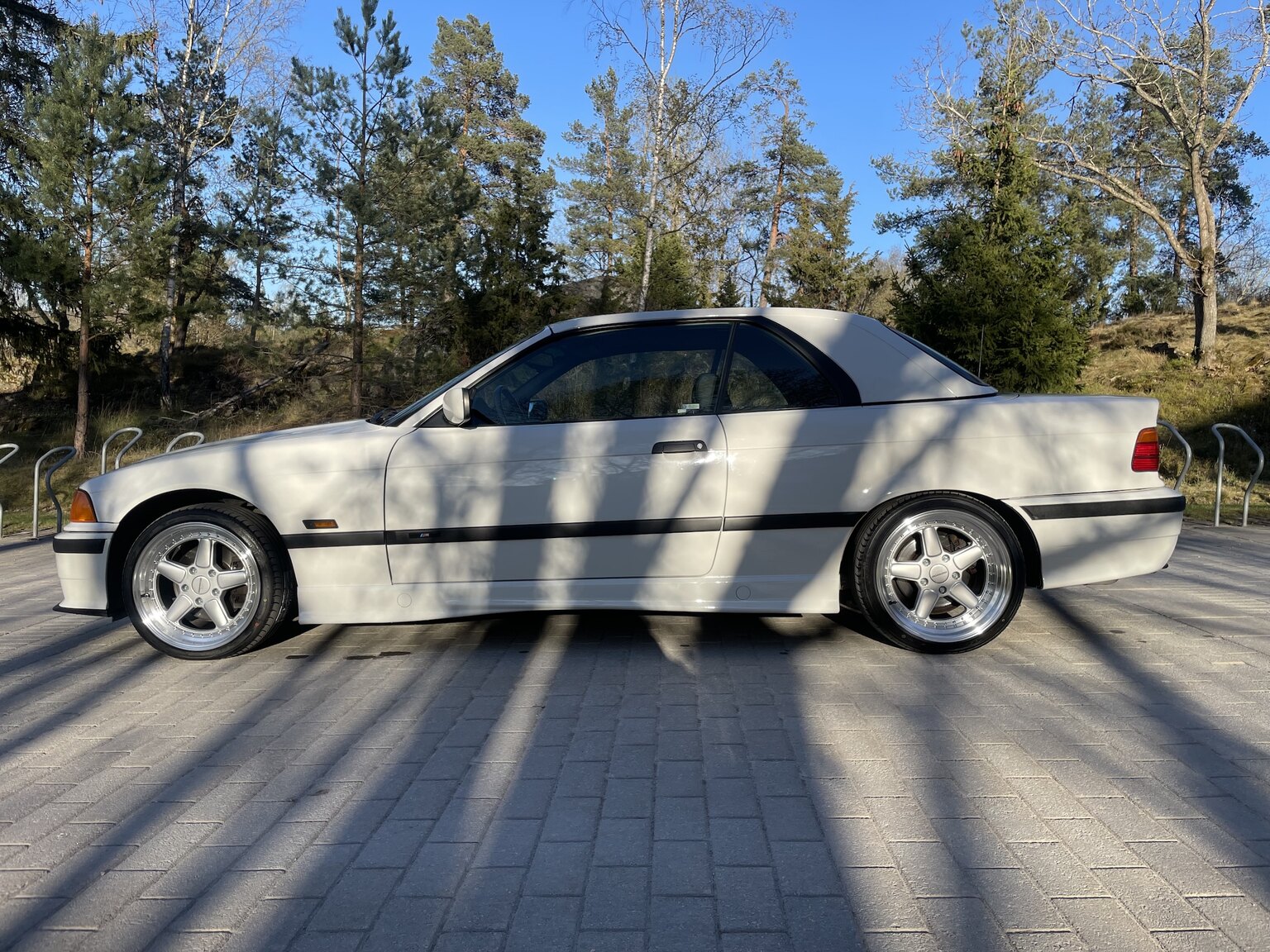 Exterior image of 1995 BMW 328 iA Convertible