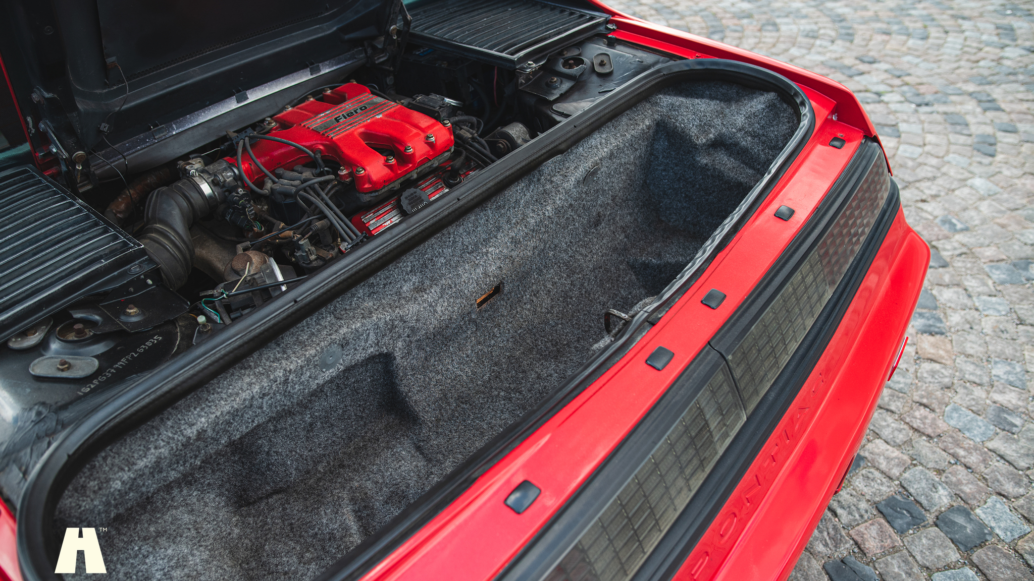Interior image of 1985 Pontiac Fiero GT (83)