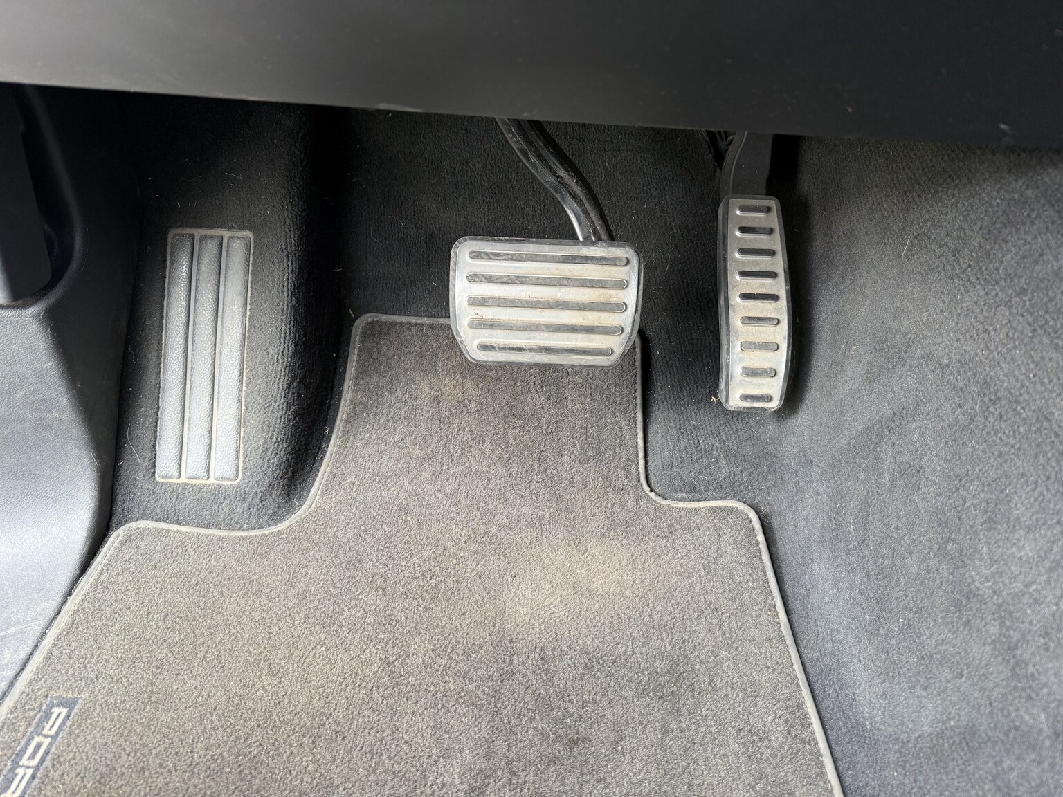 Interior image of 2013 Porsche Cayenne GTS