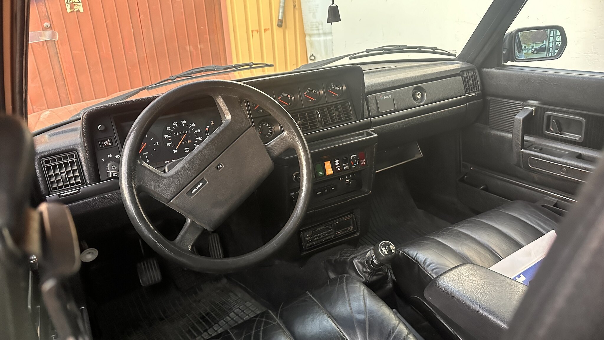 Interiörbild 1981 Volvo 244 GLE D6