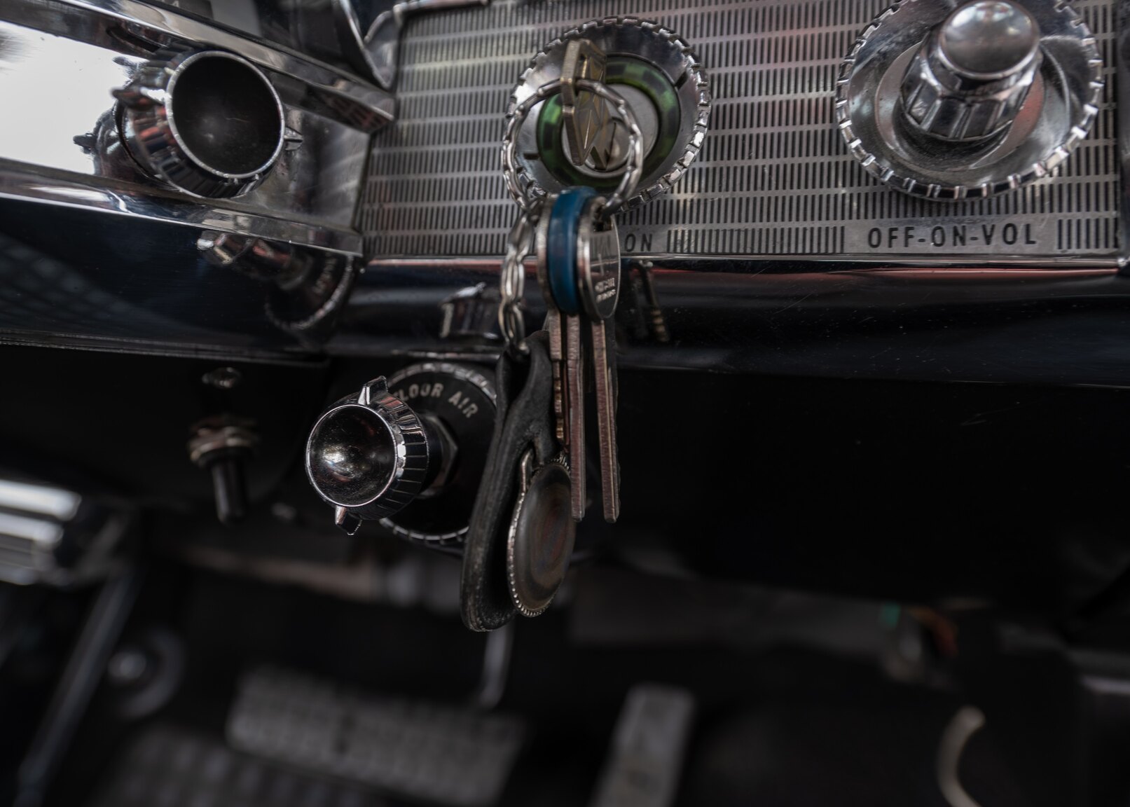 Interior image of 1961 Chrysler New Yorker Sedan (22)