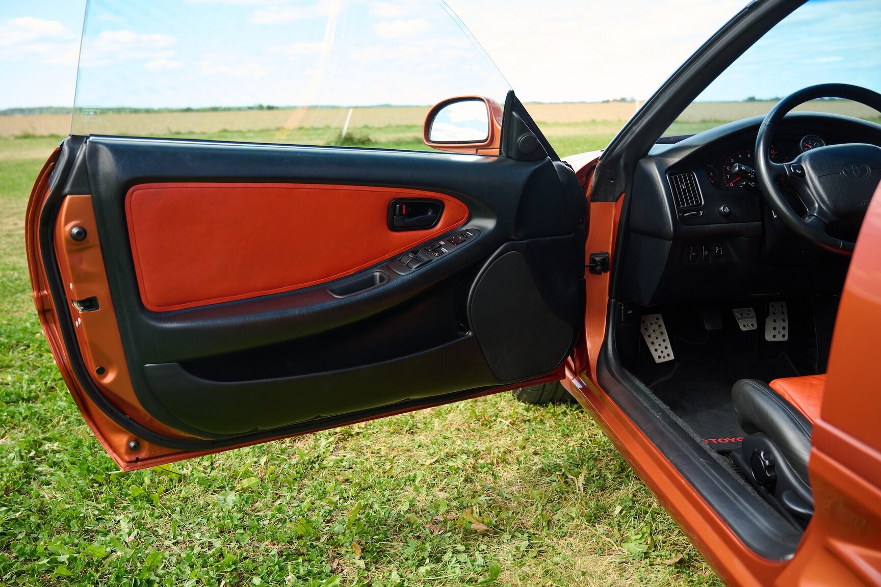 Innenraumfoto von 1999 Toyota MR2 2.0 Turbo