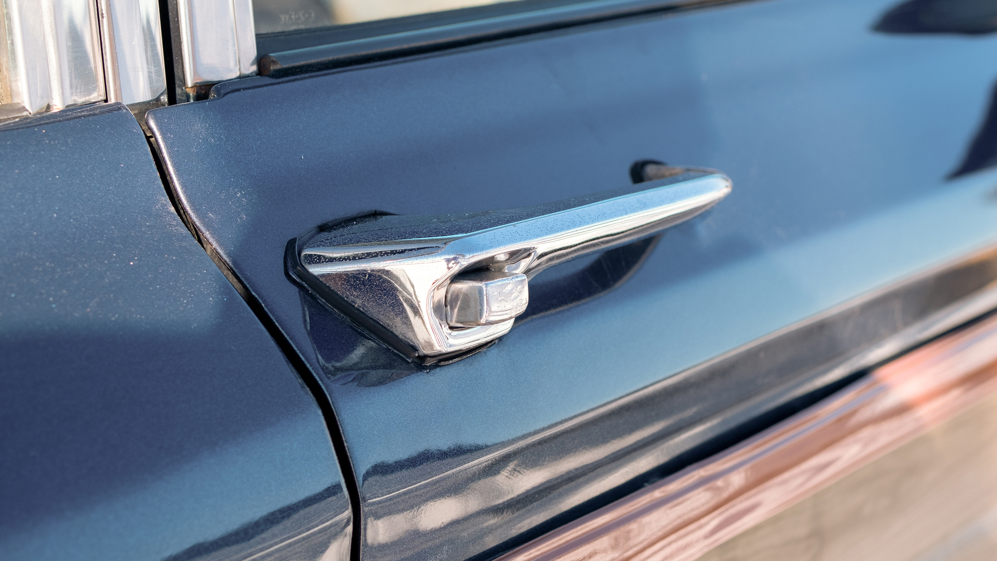 Exterior image of 1988 Jeep Grand Wagoneer 5.9