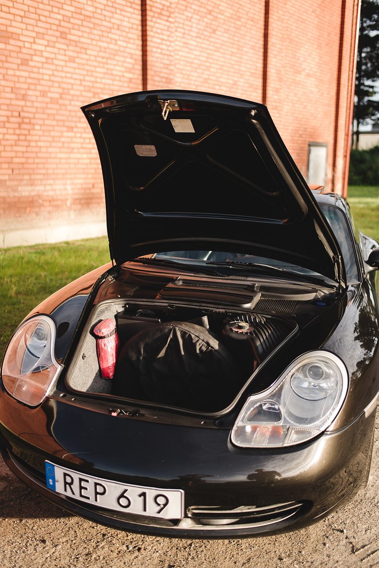 Interior image of 1998 Porsche 996 Carrera 