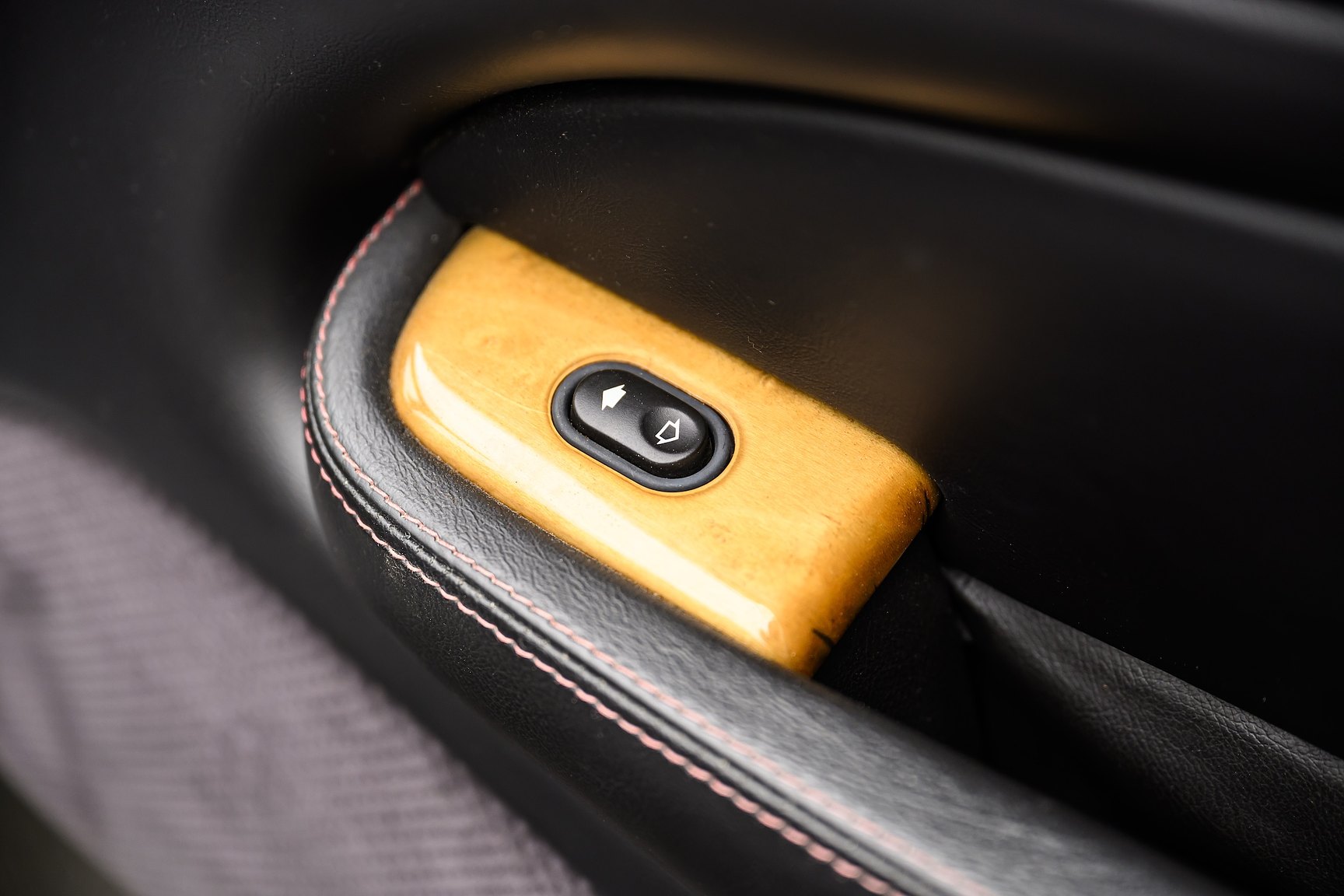 Interior image of 2001 Jaguar XKR Silverstone