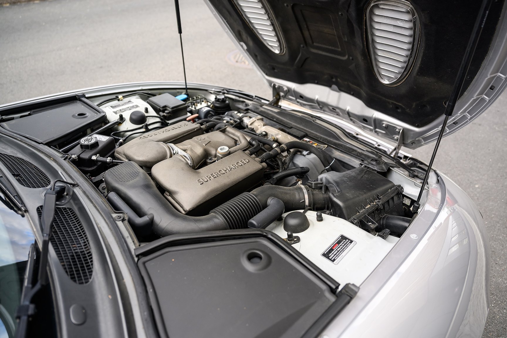 Image of 2001 Jaguar XKR Silverstone mechanics