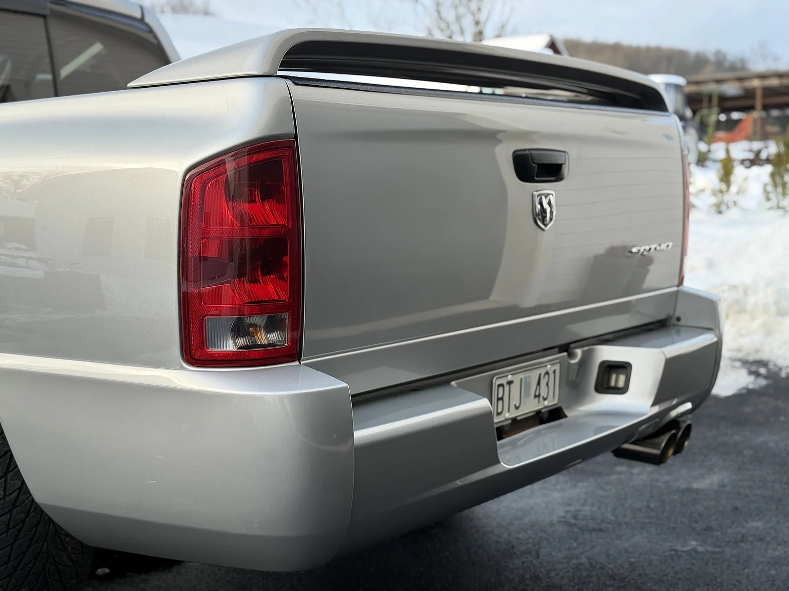 Exterior image of 2005 Dodge RAM SRT-10 Regular Cab Manual  (43)