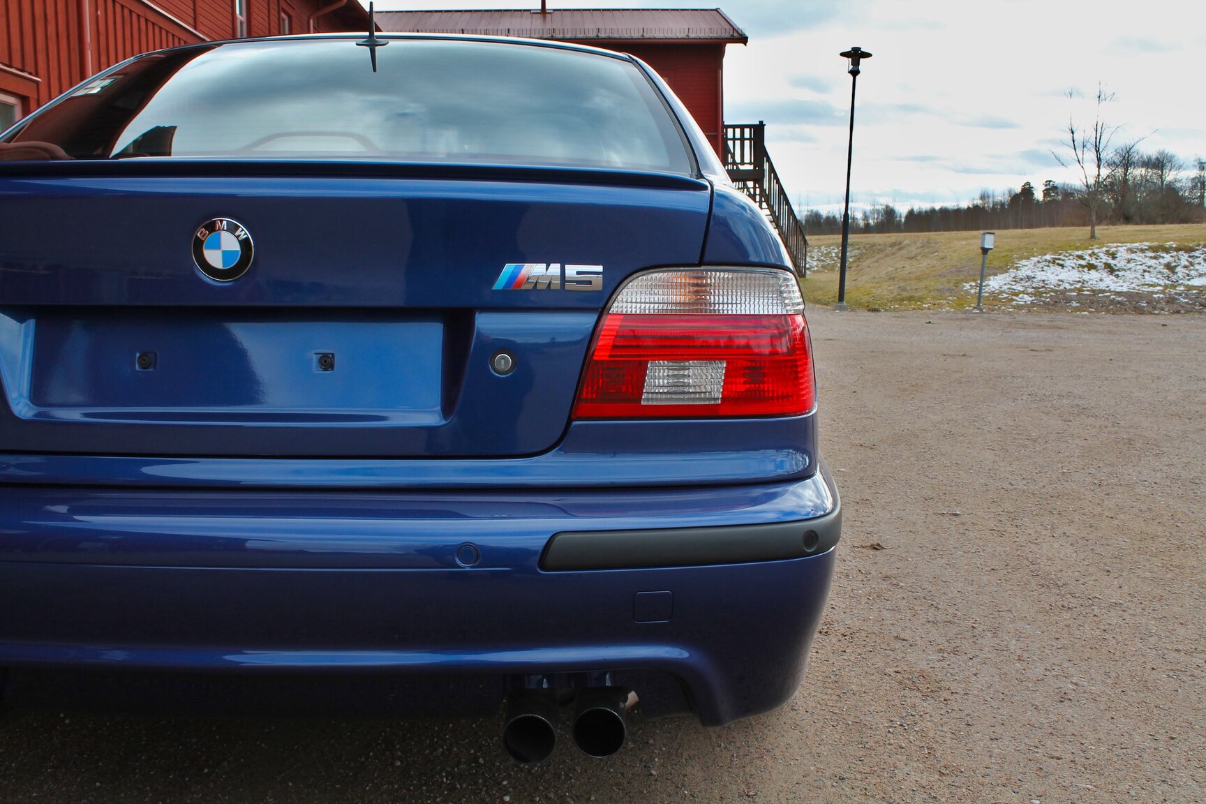 Exteriörbild på 2003 BMW M5