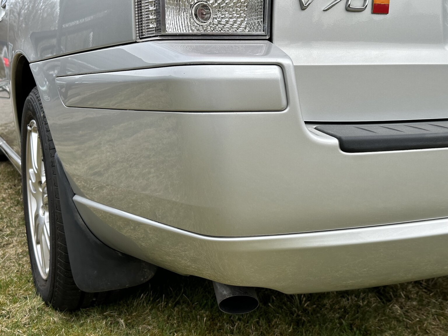 Exterior image of 2008 Volvo V70 Classic