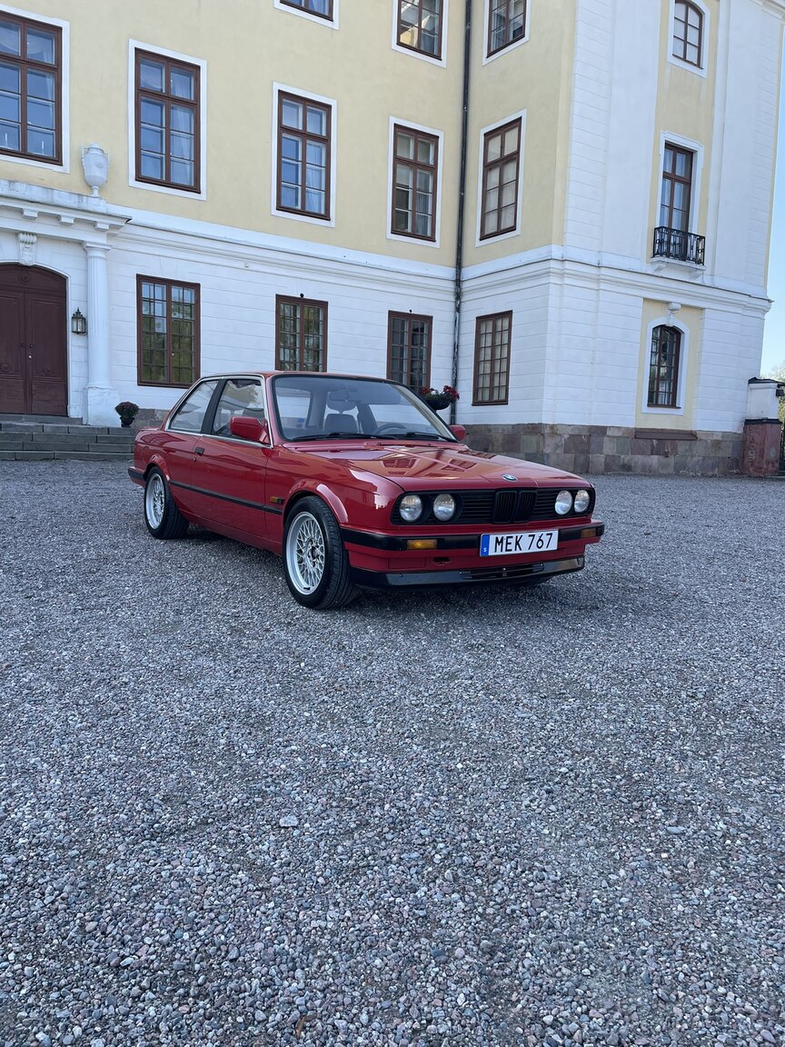 Exteriörbild på 1987 BMW 320i