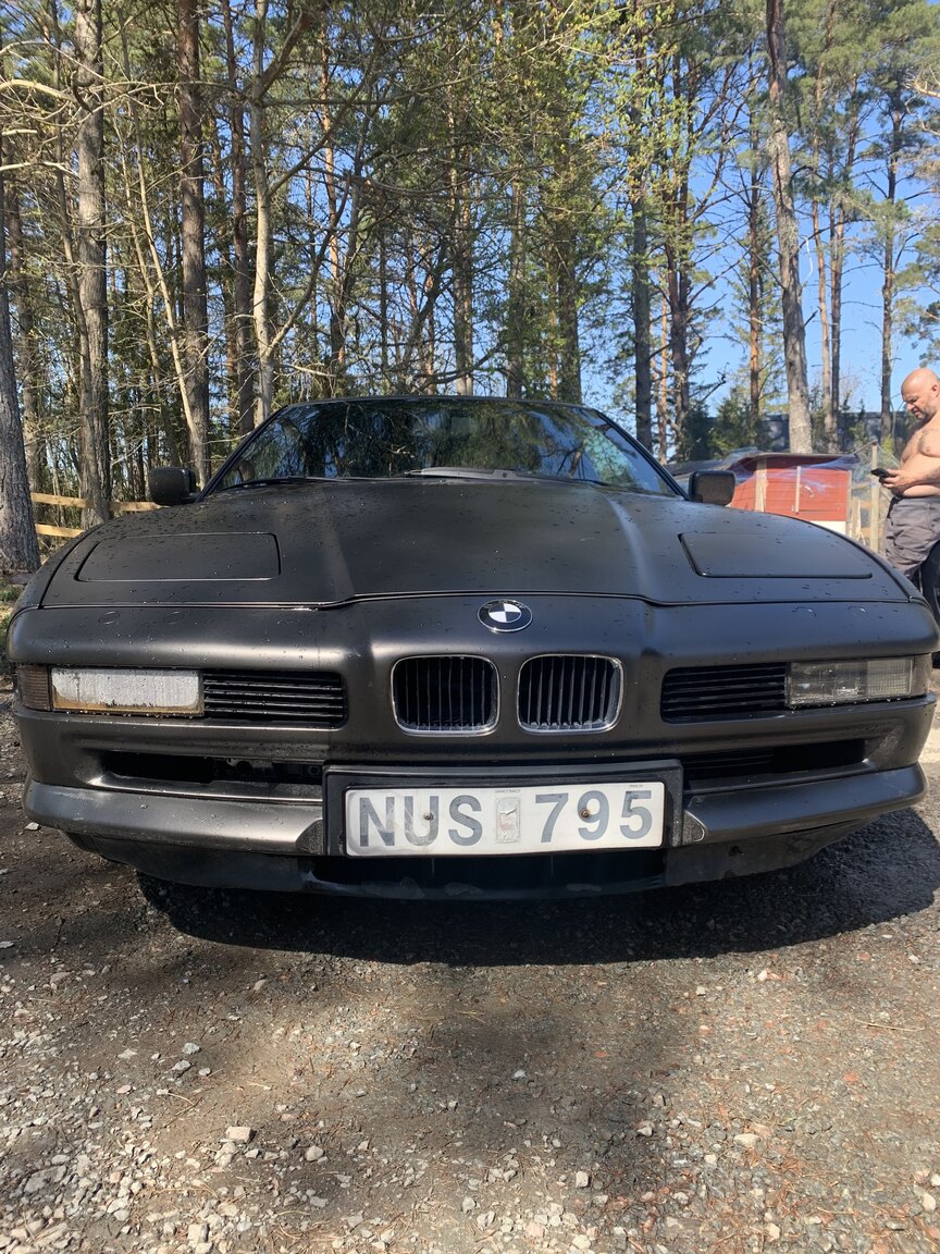 Exterior image of 1995 BMW 840i (12)