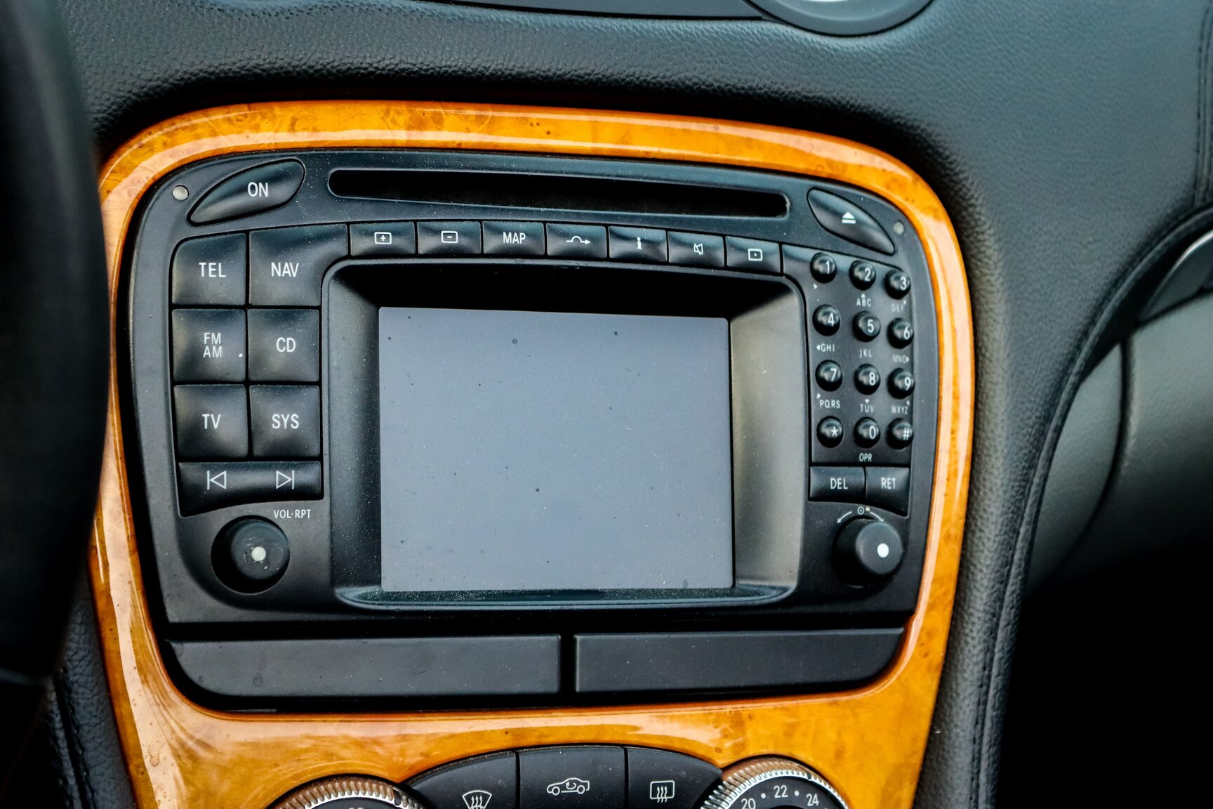 Interior image of 2006 Mercedes-Benz SL 500