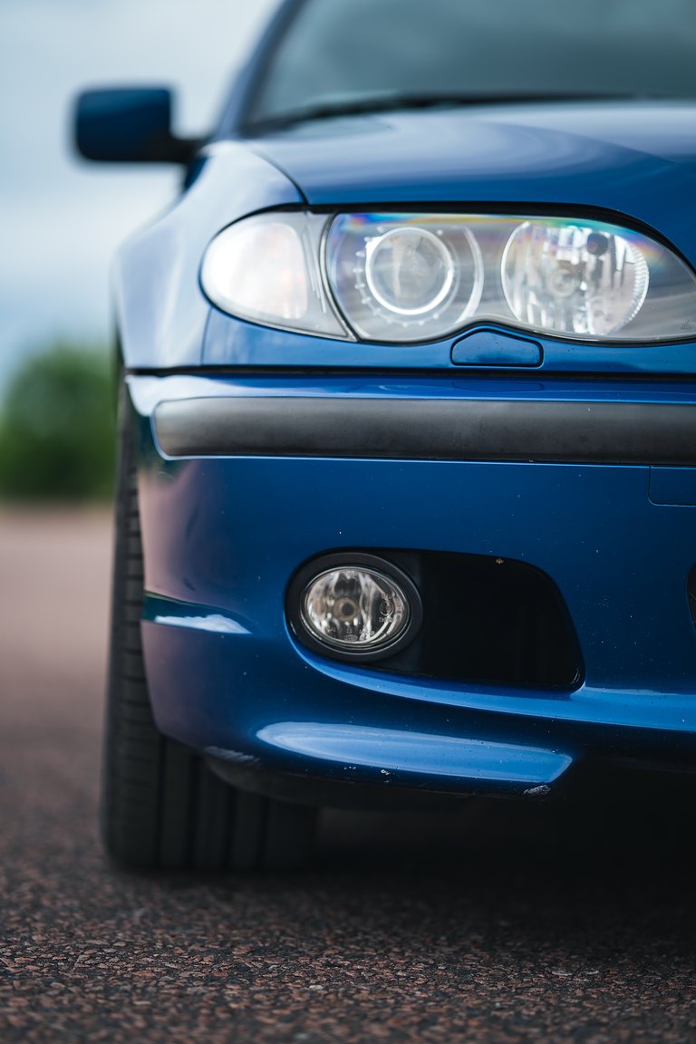 Exterior image of 2003 BMW 330i