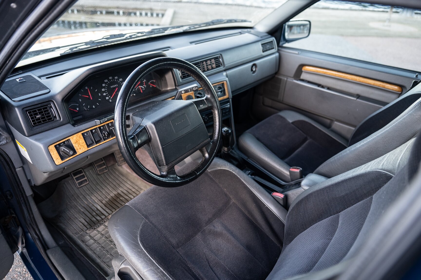 Interior image of 1998 Volvo 940 Turbo