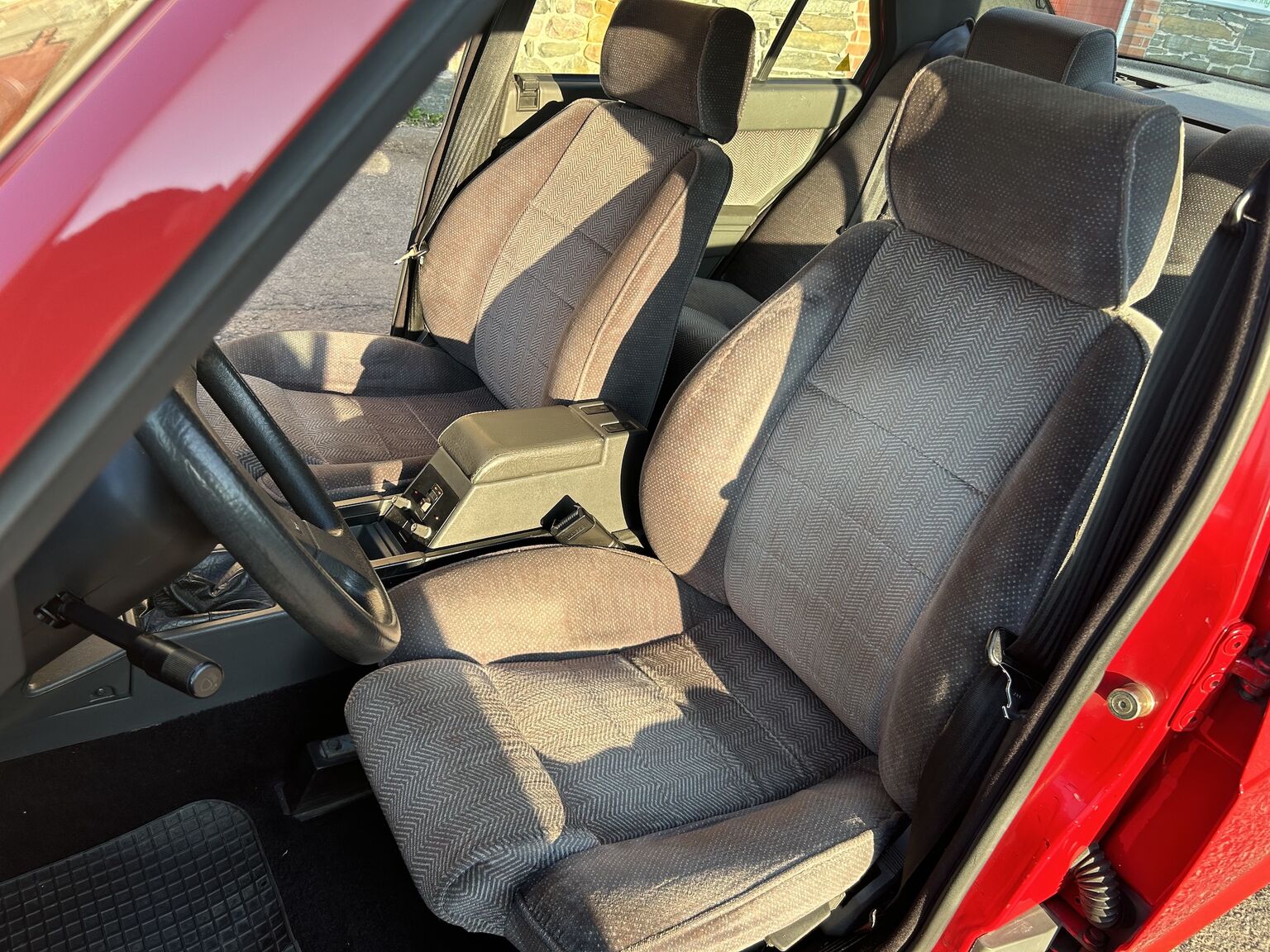 Interior image of 1988 Alfa Romeo 75 (25)