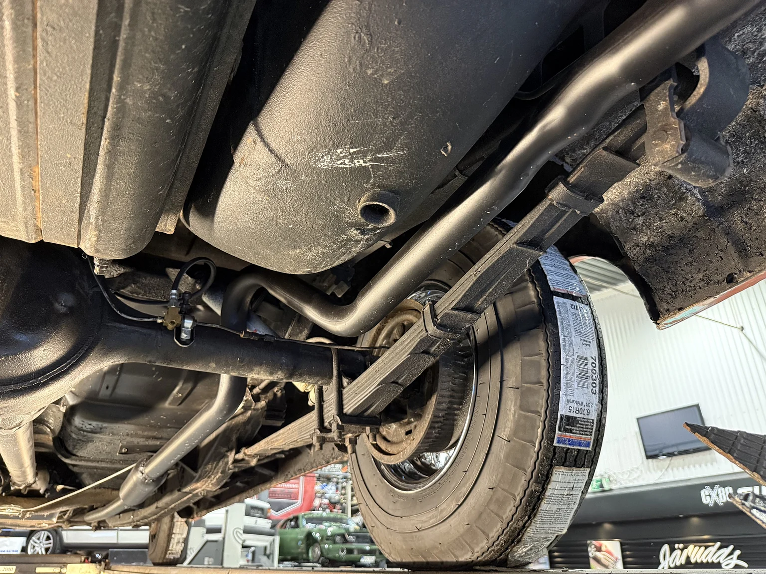 Image of 1956 Mercury Montclair Sport Sedan mechanics (3)