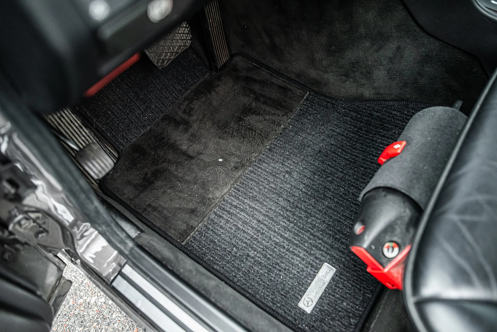 Interior image of 1993 Mercedes-Benz E 320 "AMG" (42)